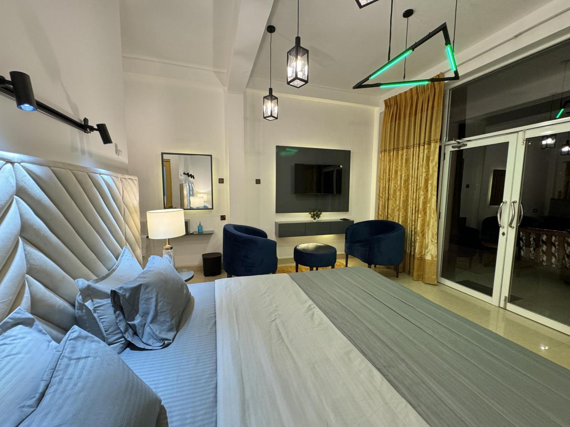 Homes Guest -