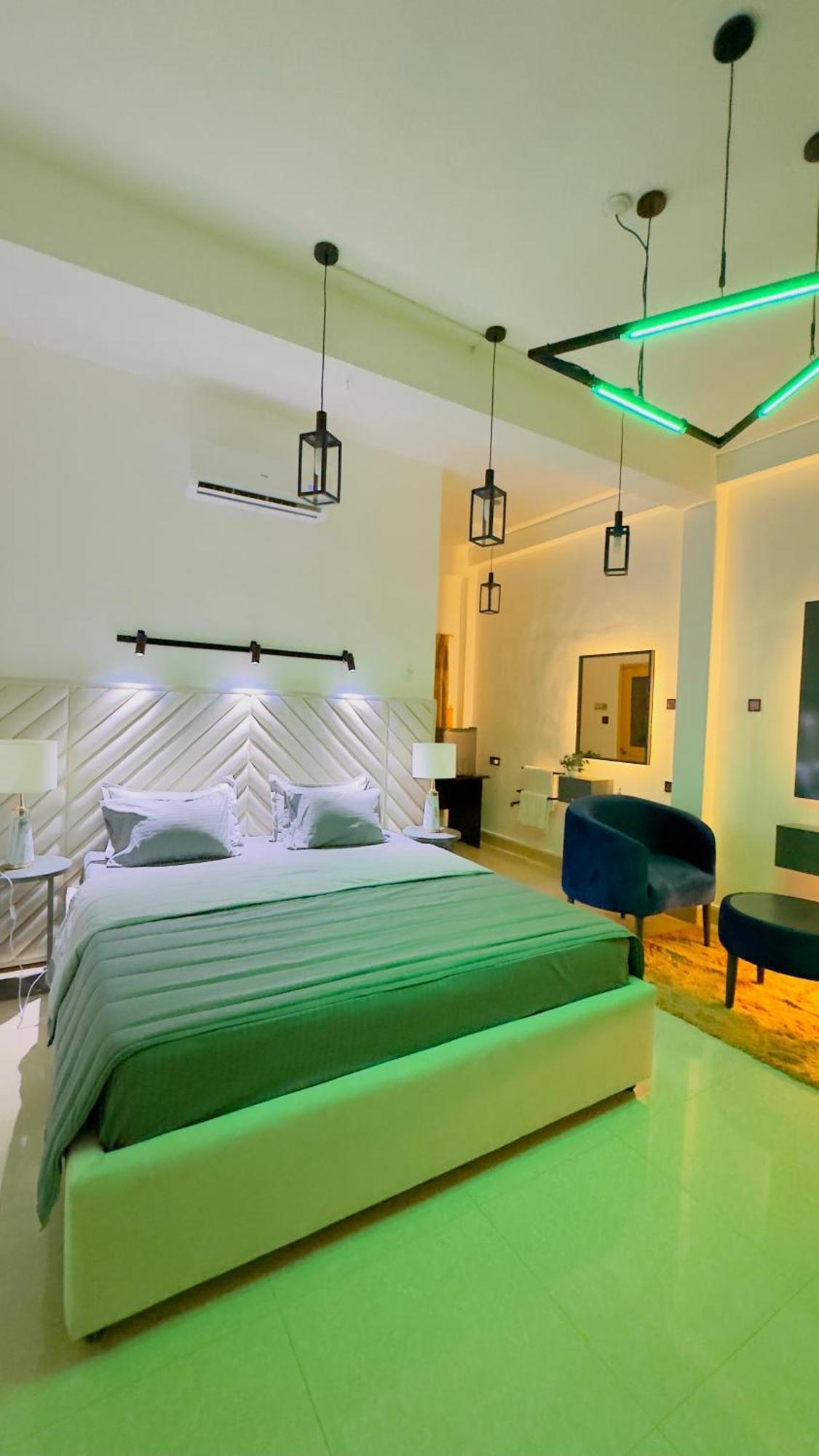 Homes Guest -