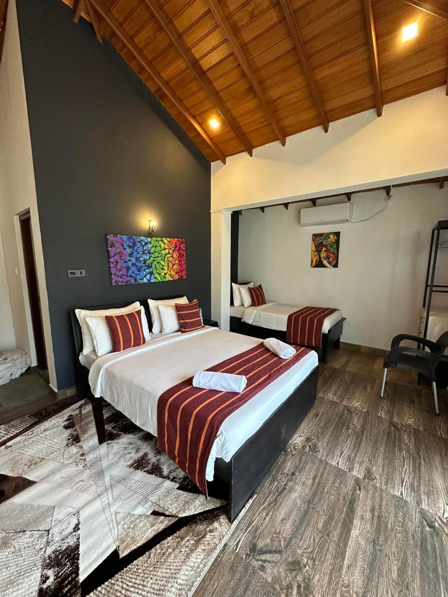 Hotel Moon Rock *