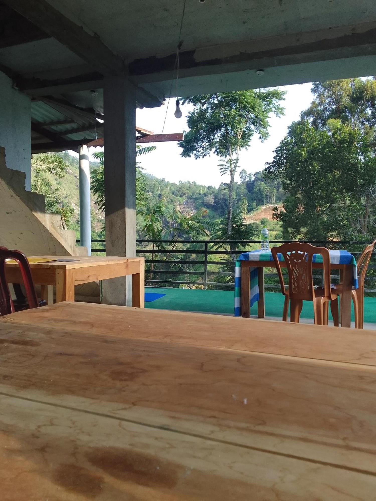 Nature's Glow And Restaurant Homestay Ella