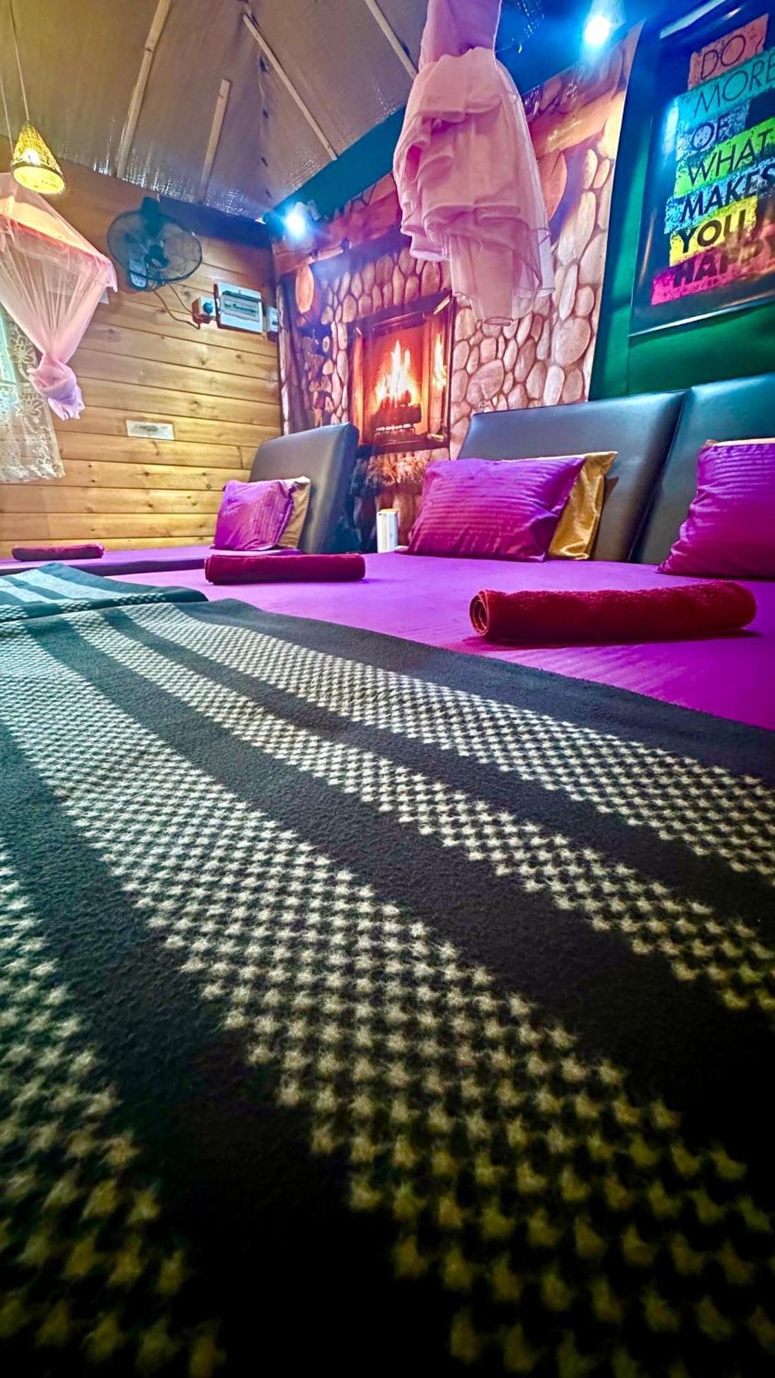 A Lounge And Cafe Hostel