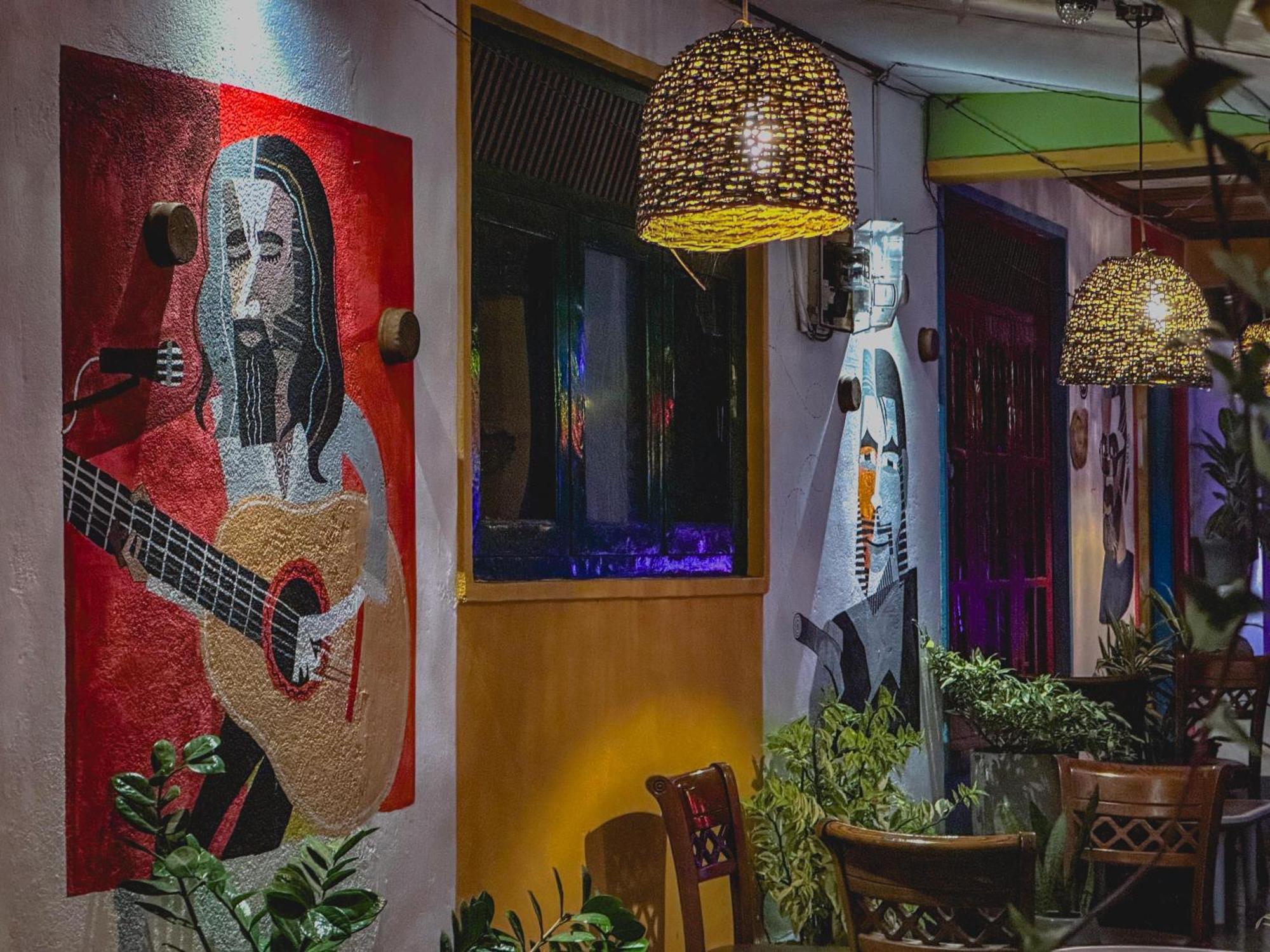 Mad Monkey And Lounge