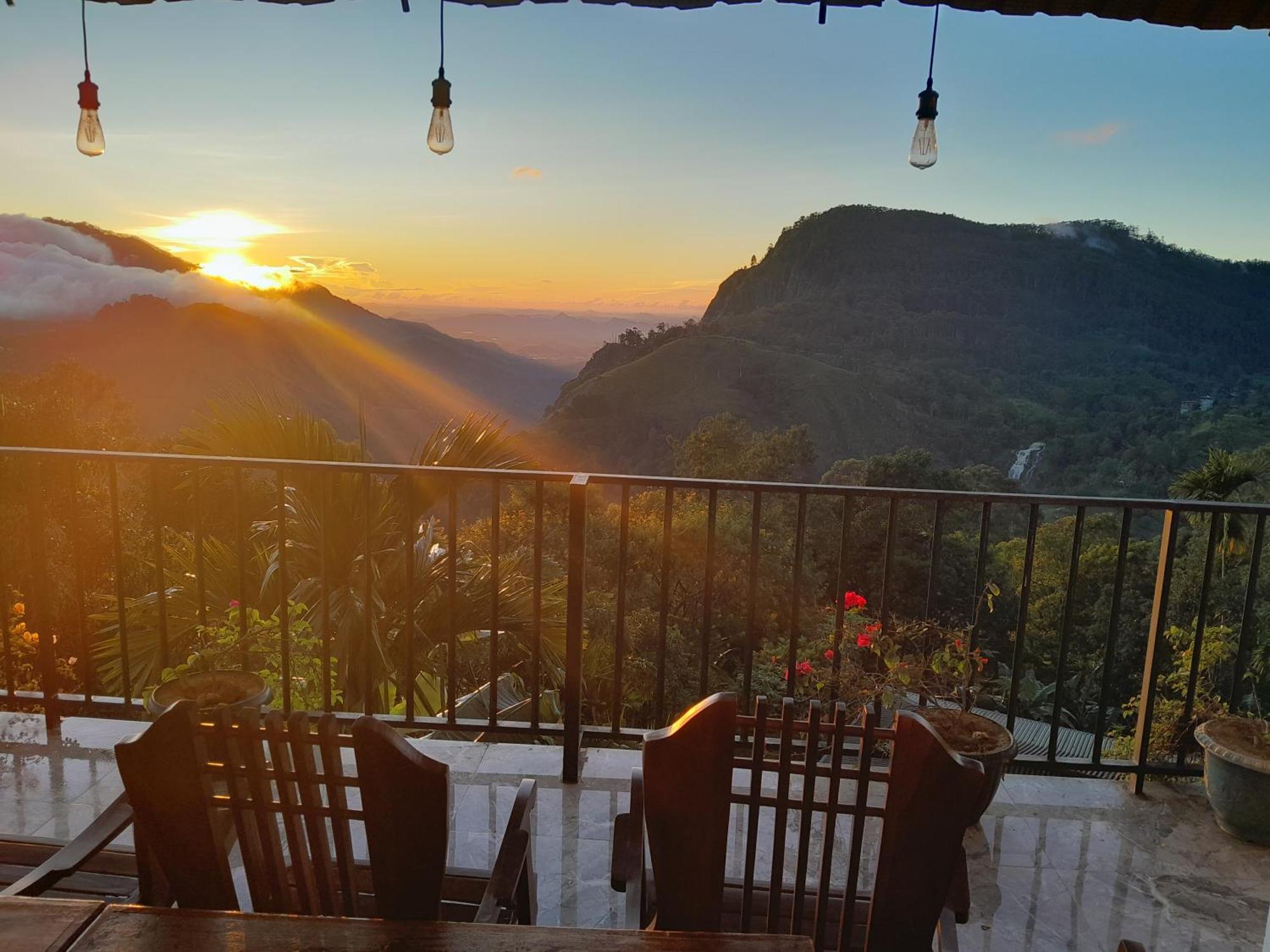 Golden View Guest * Ella