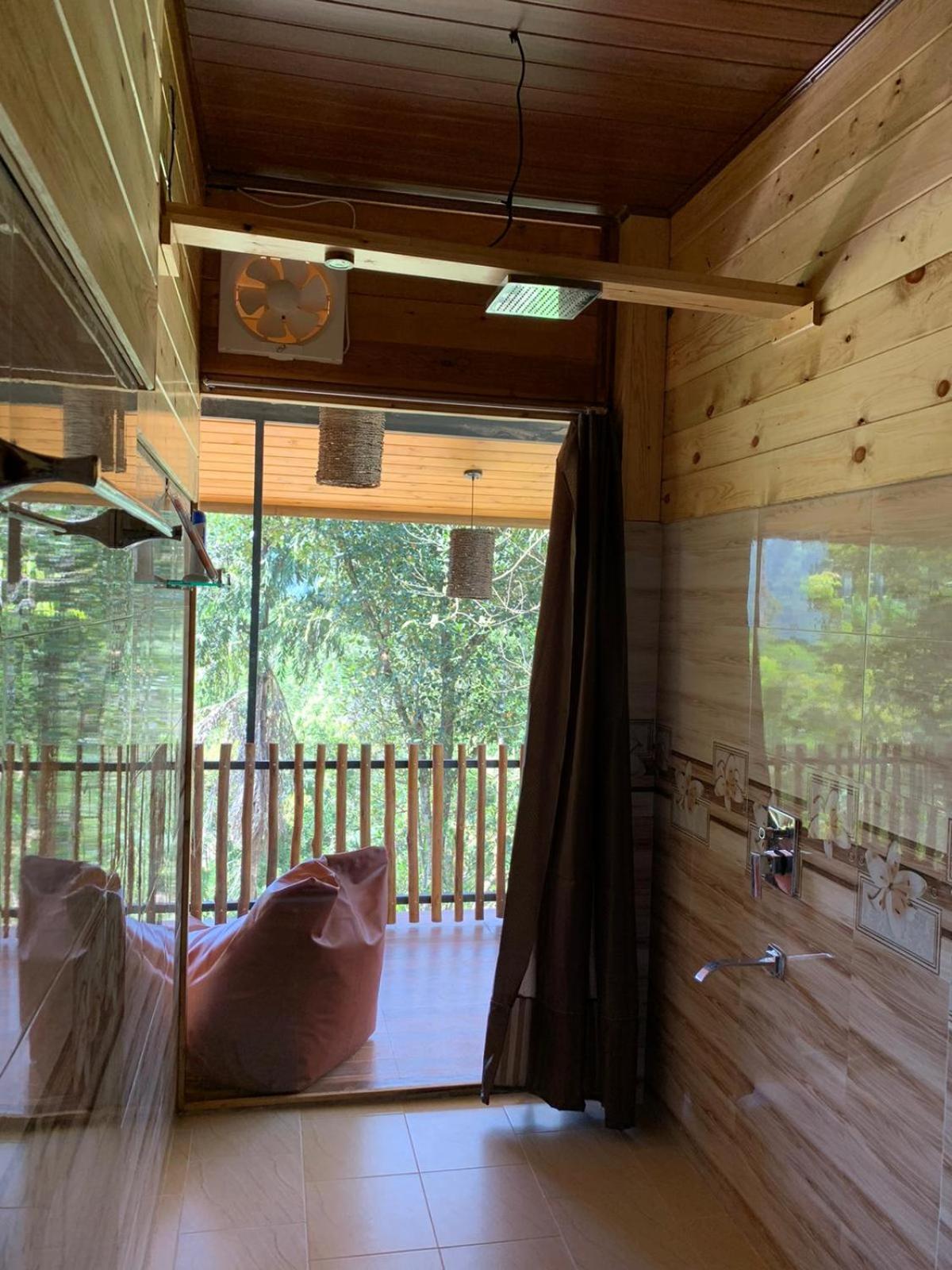 Wood Lodge *
