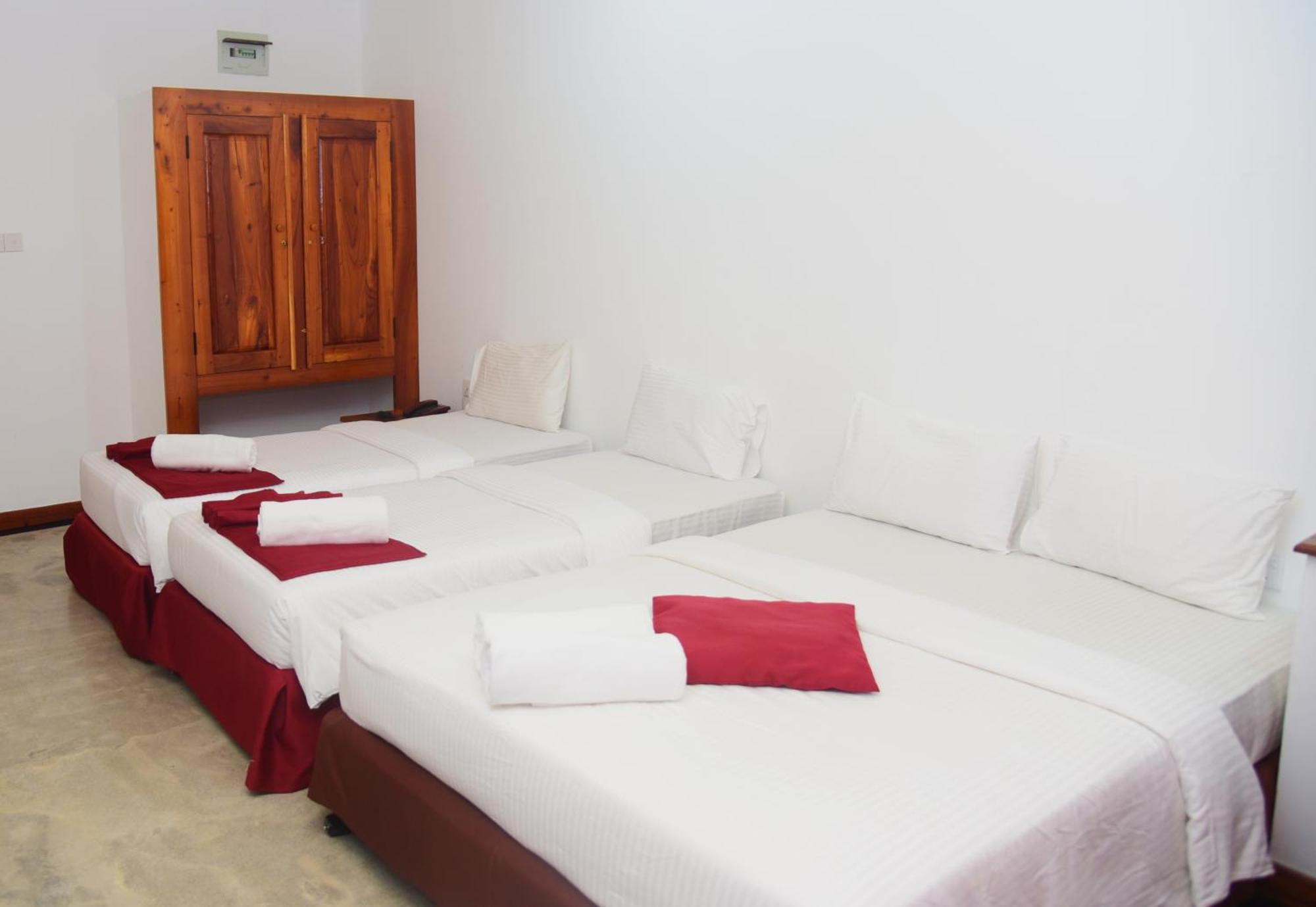 Hotel The Peak 3*