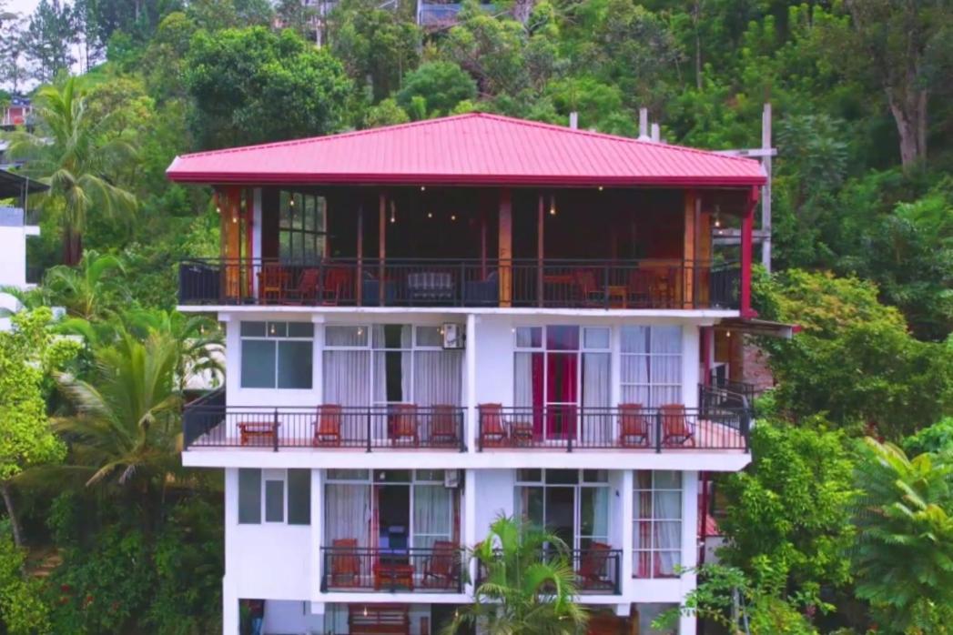 Hotel The Peak 3*
