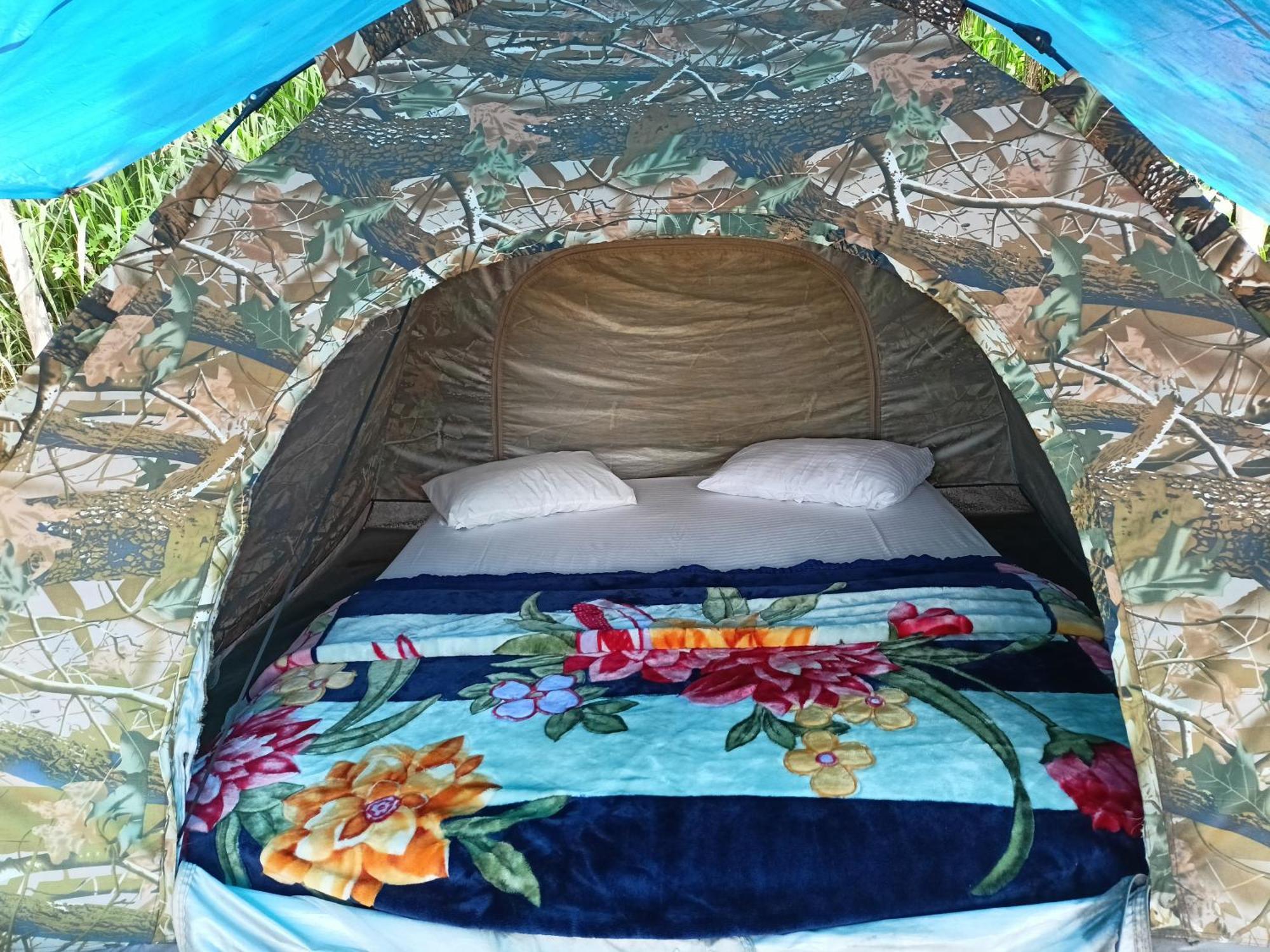 Freedom Camp Luxury tent *