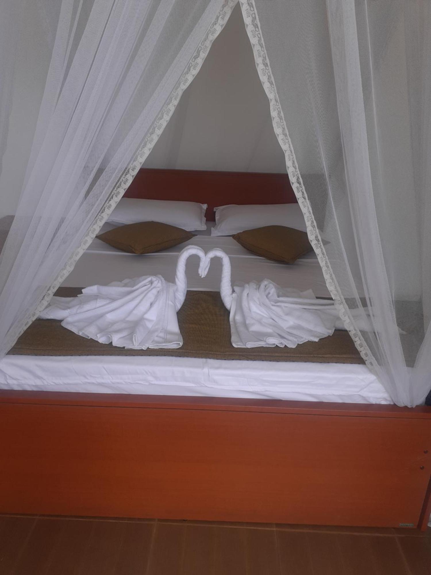 Bed & Breakfast Floating View Ella