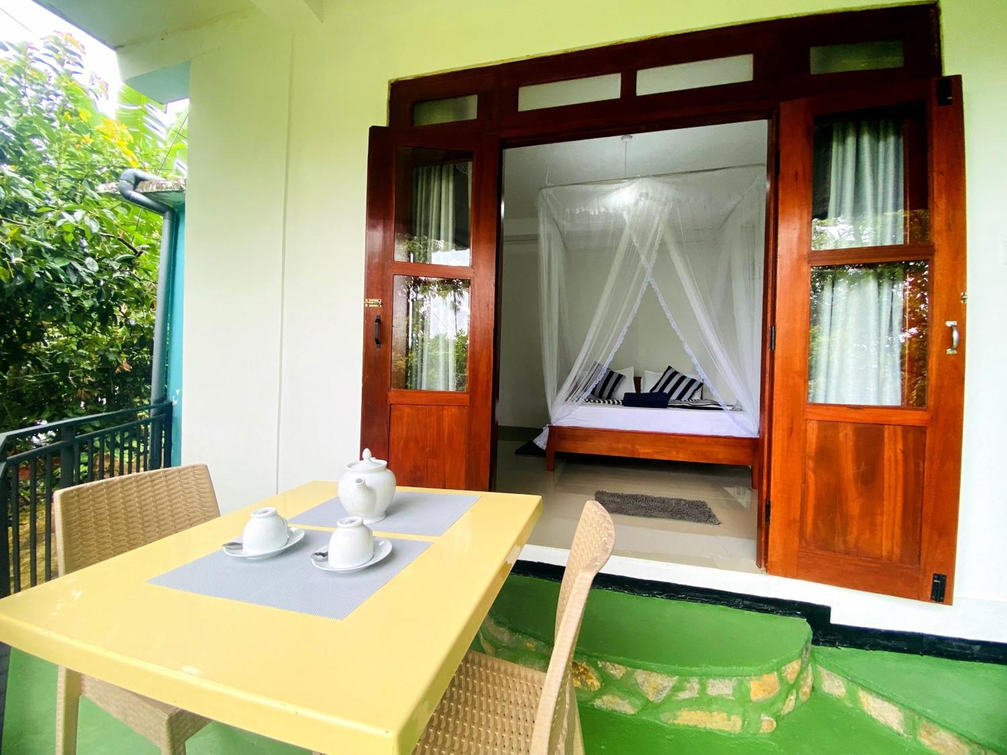 Curve Guest house Ella