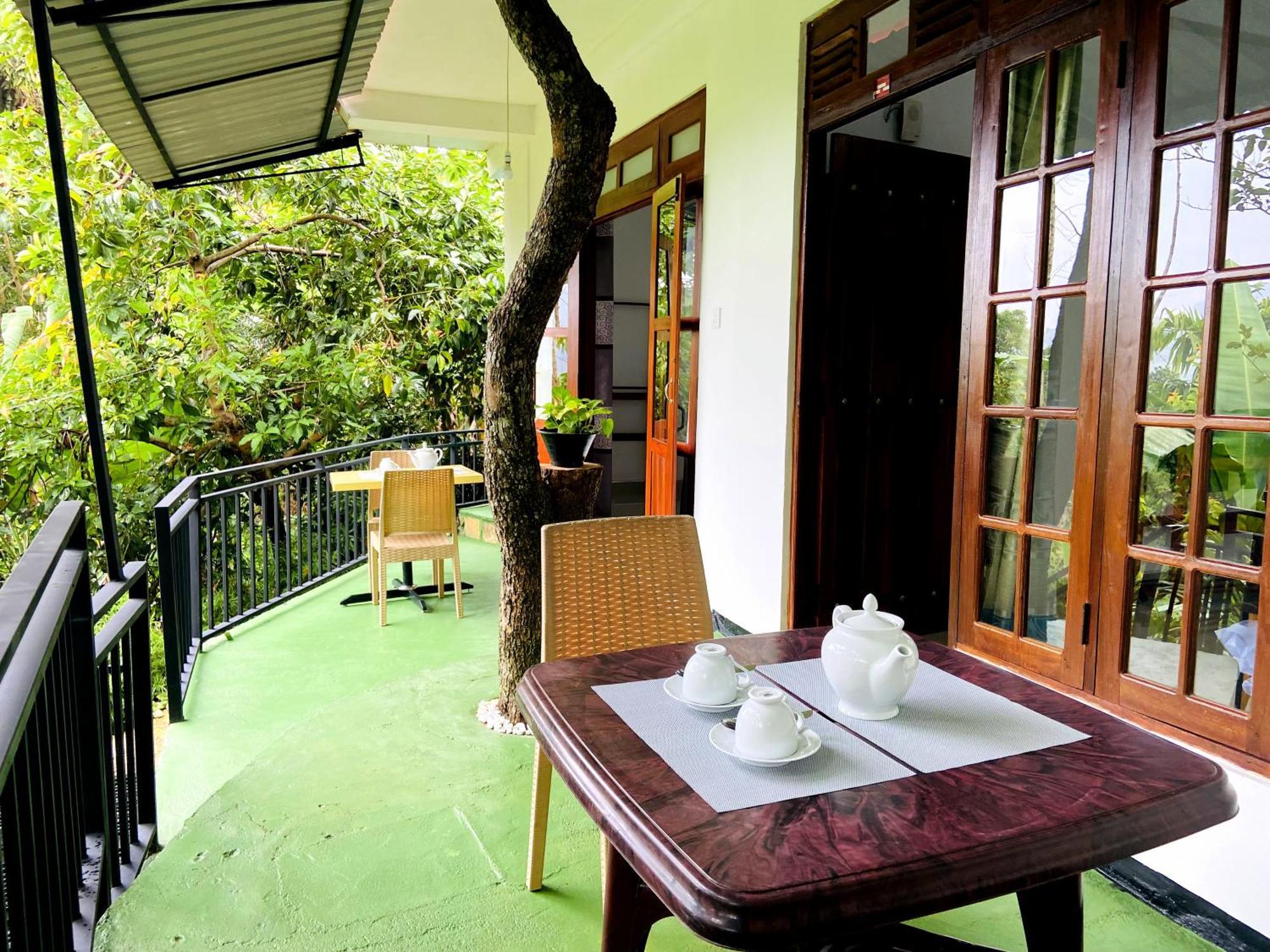 Curve Guest house