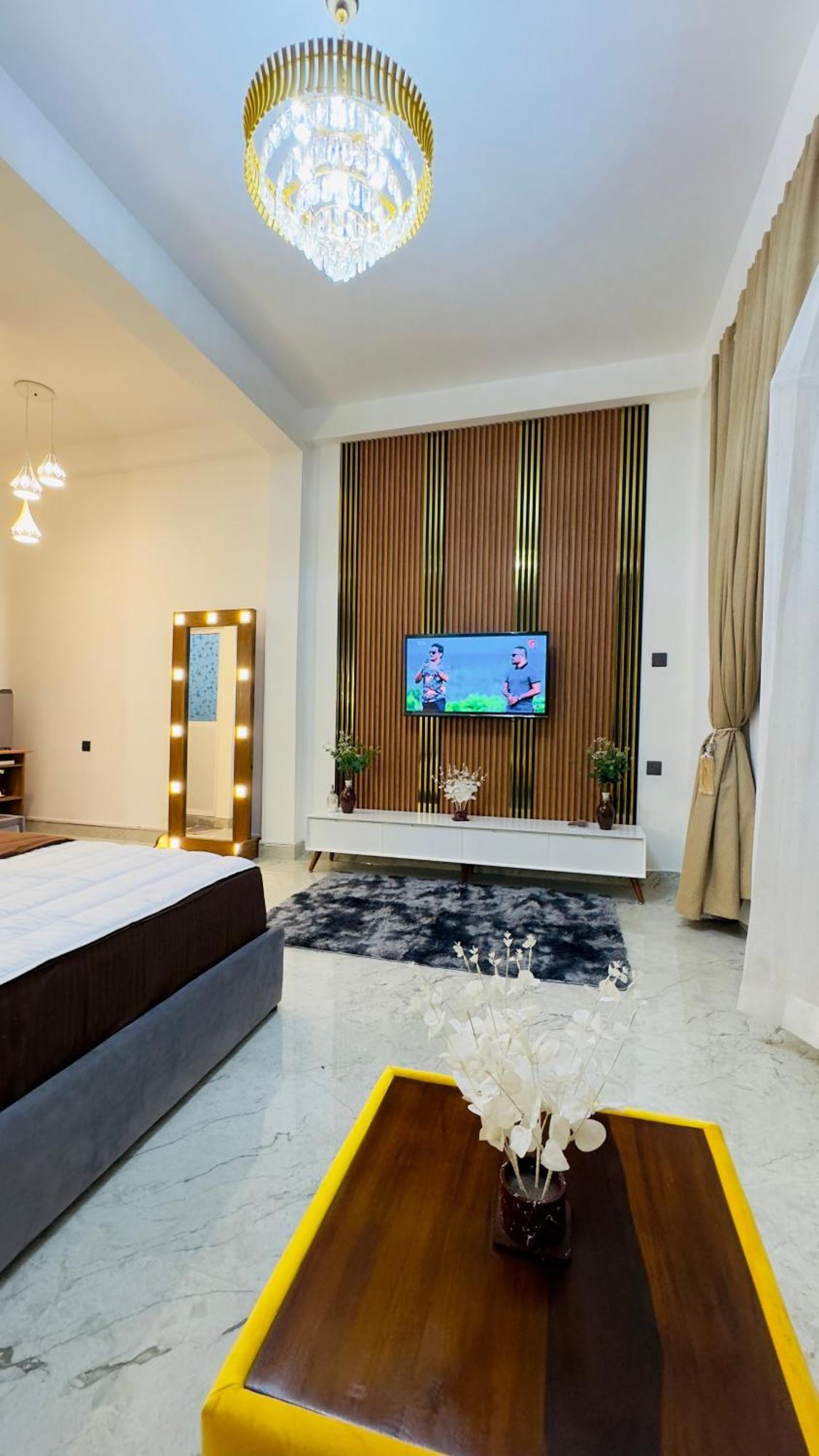 Homes Guest - *