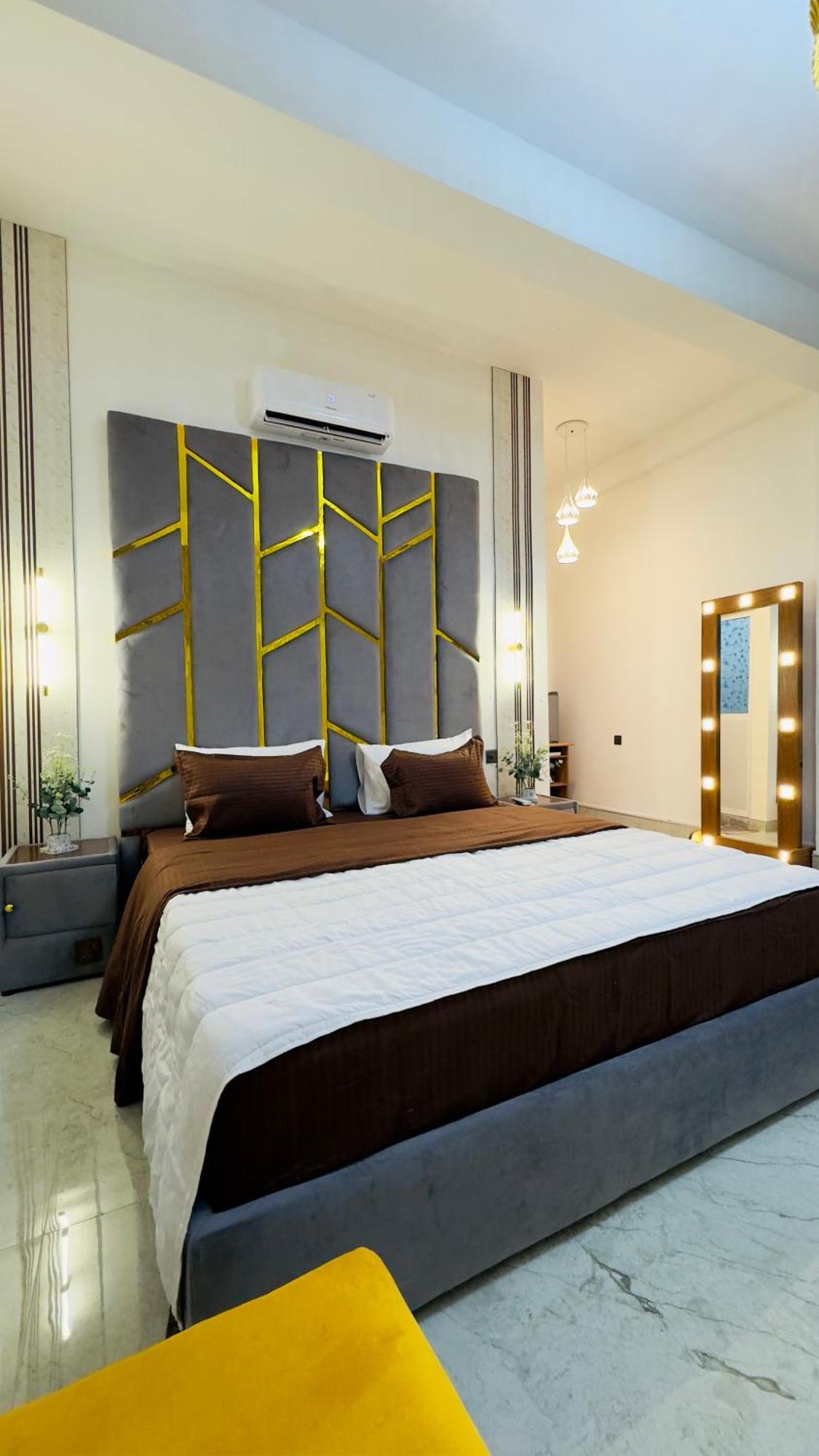 Homes Guest -