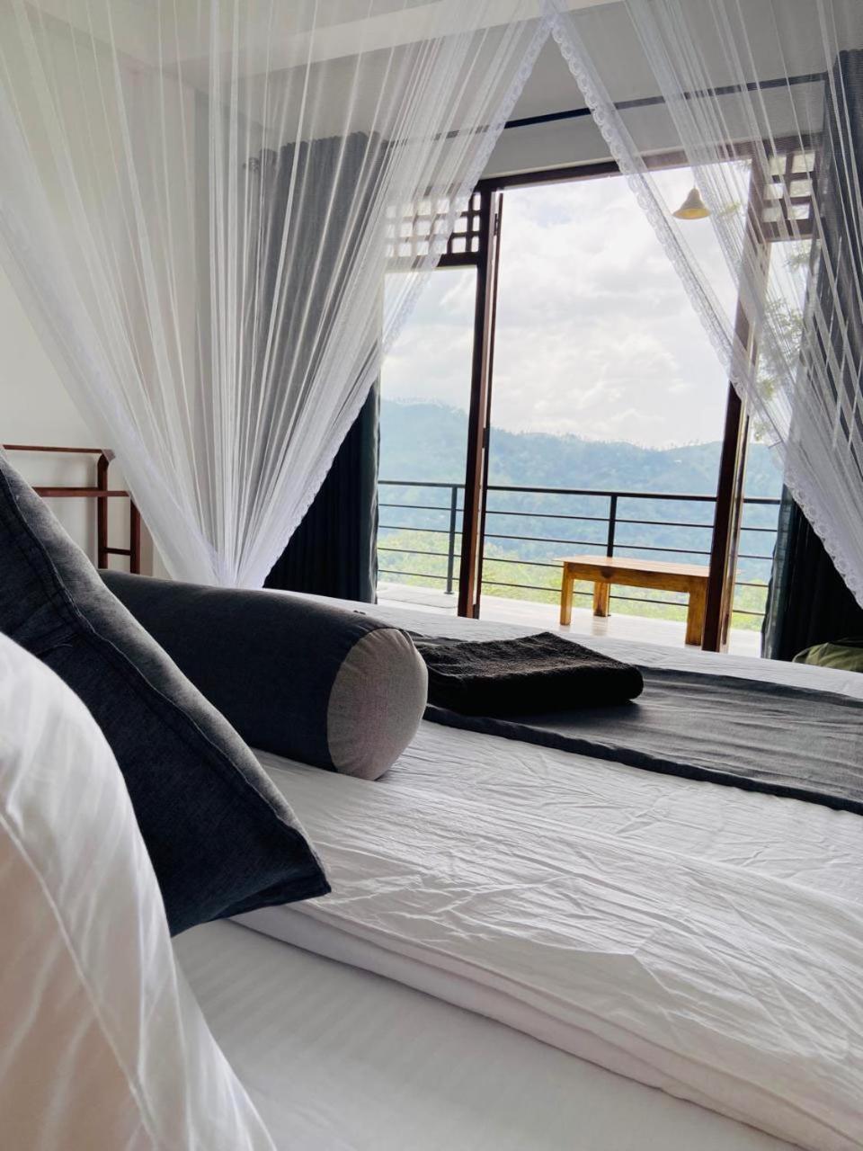 Idyll Hotel *