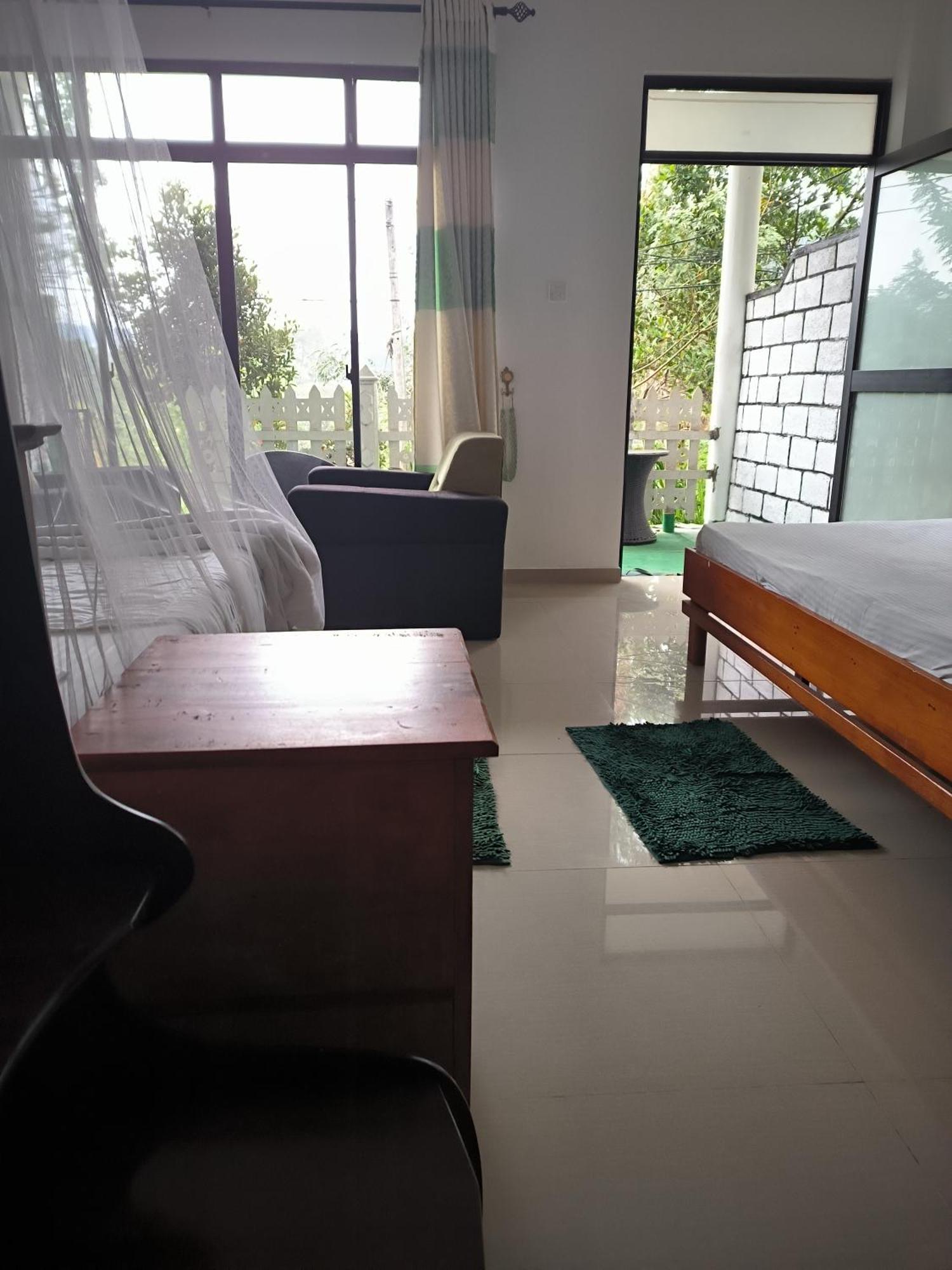 Hotel Slon White Elephant *