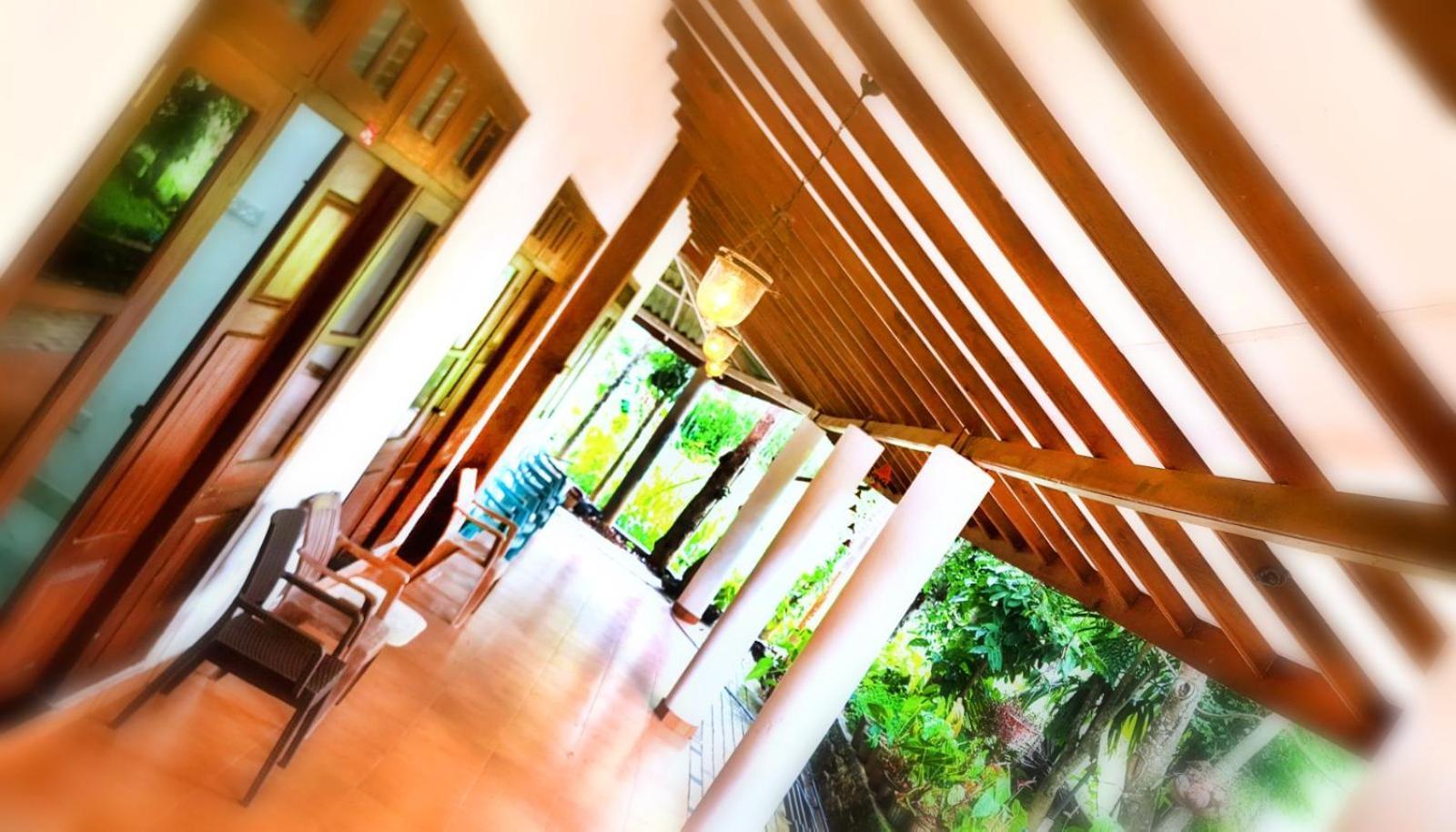 Ella, Nine Arch Hotel 3*