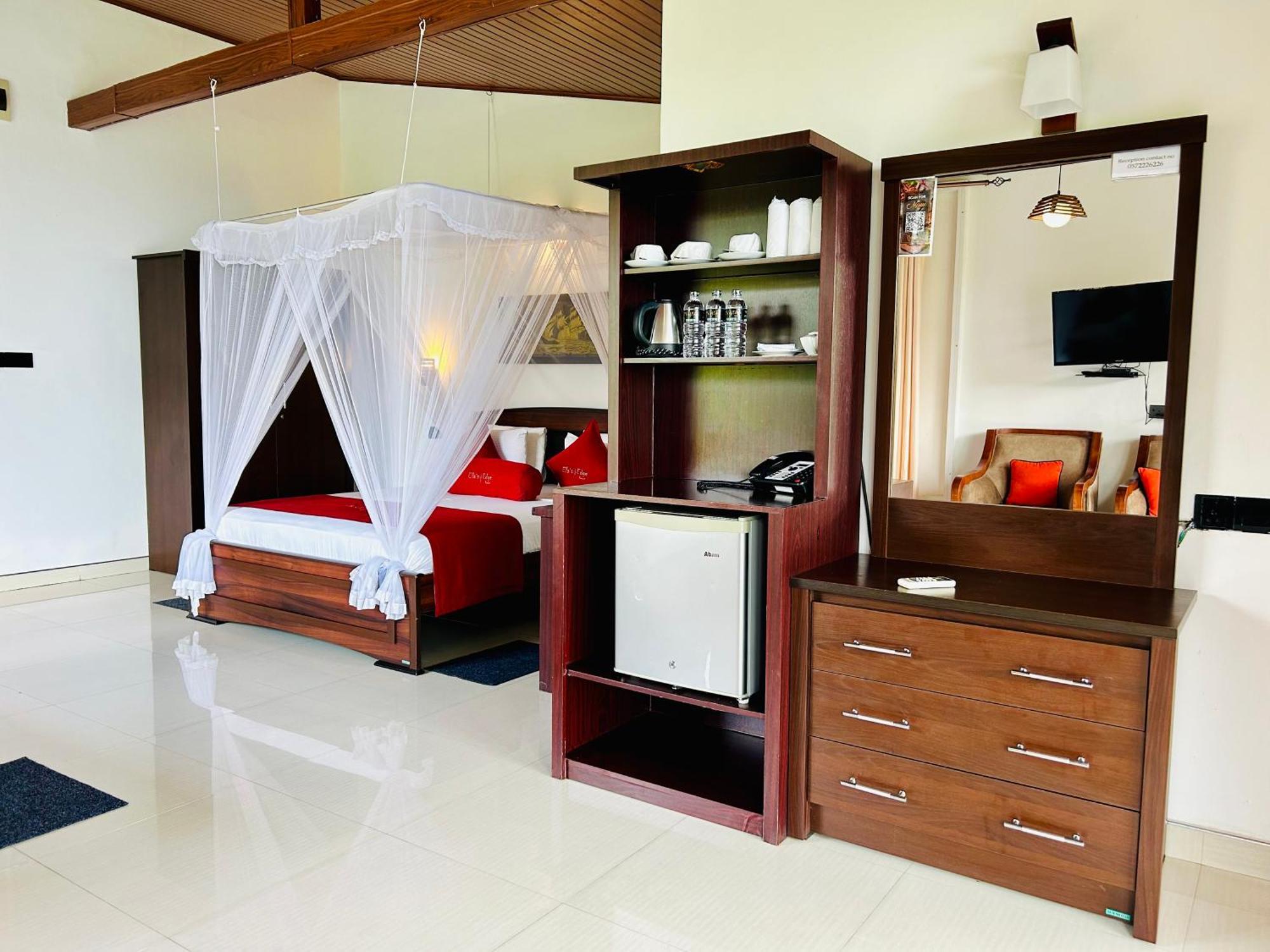 Hotel Ella's Edge *