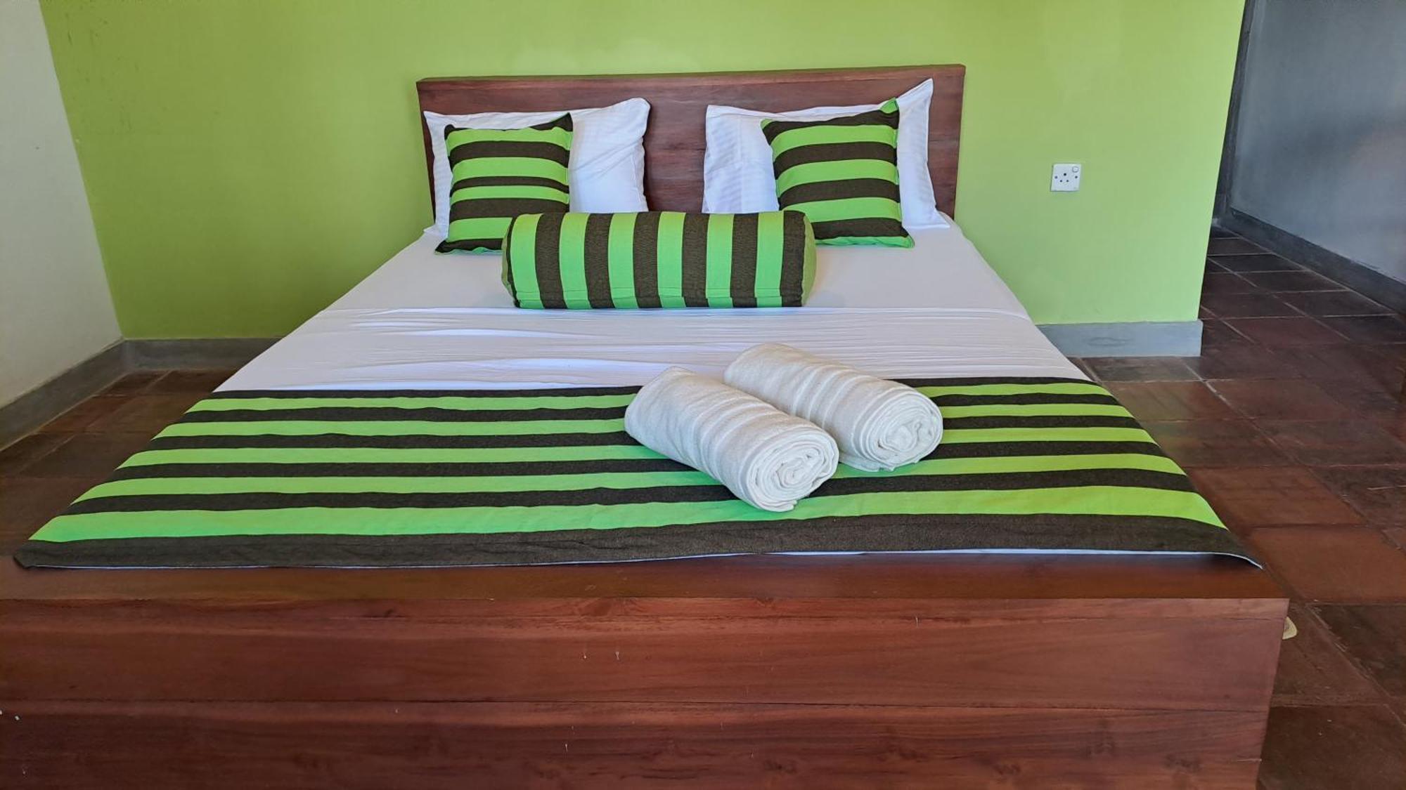 Moon Light- Sunrise Guest house *