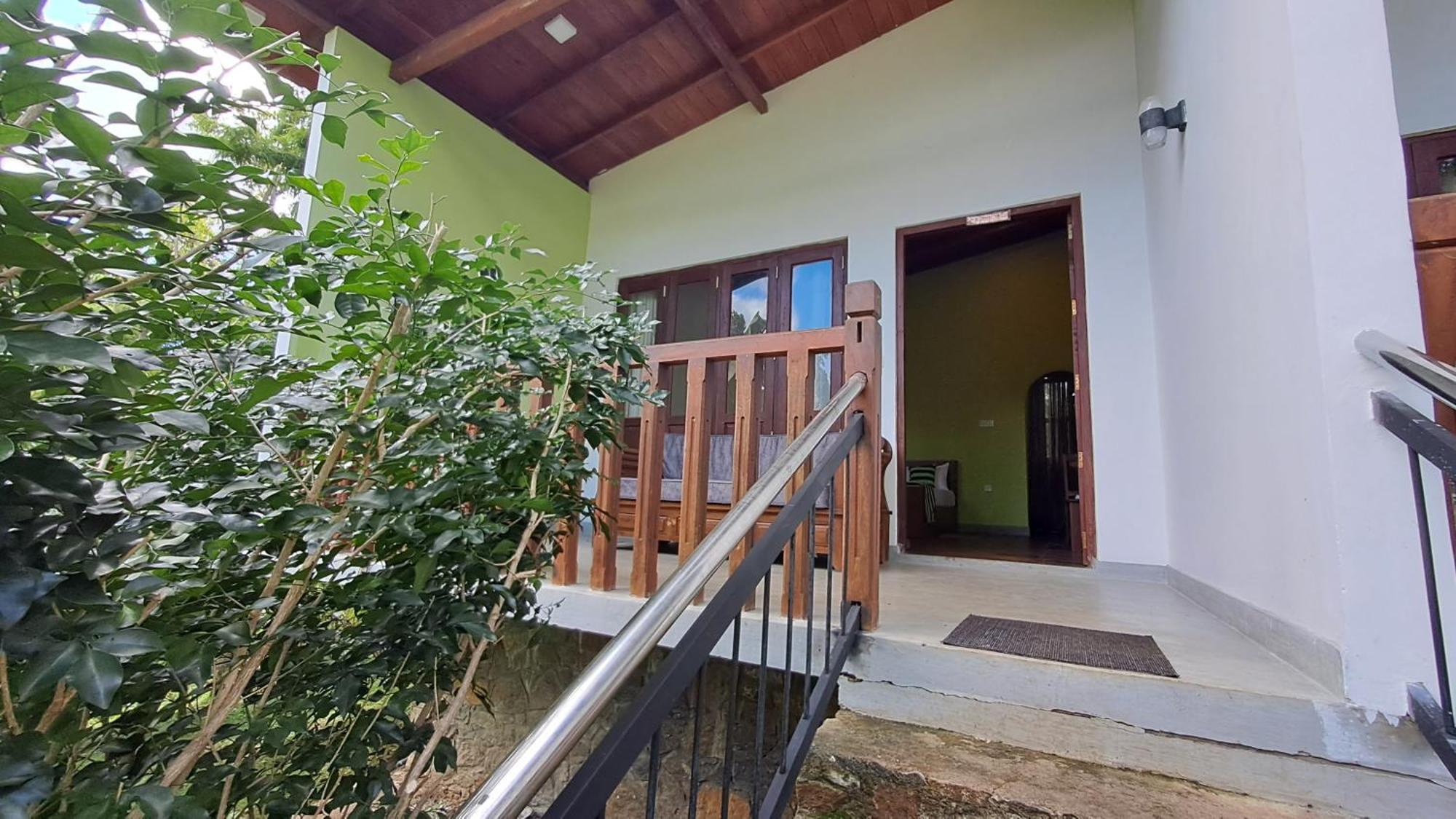 Moon Light- Sunrise Guest house *