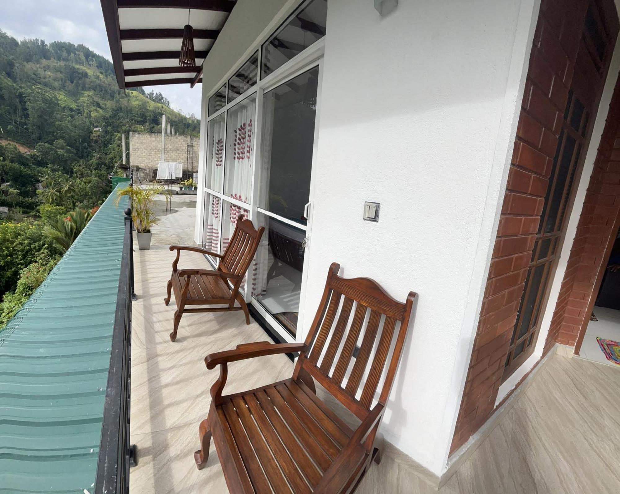 Aura View Homestay *