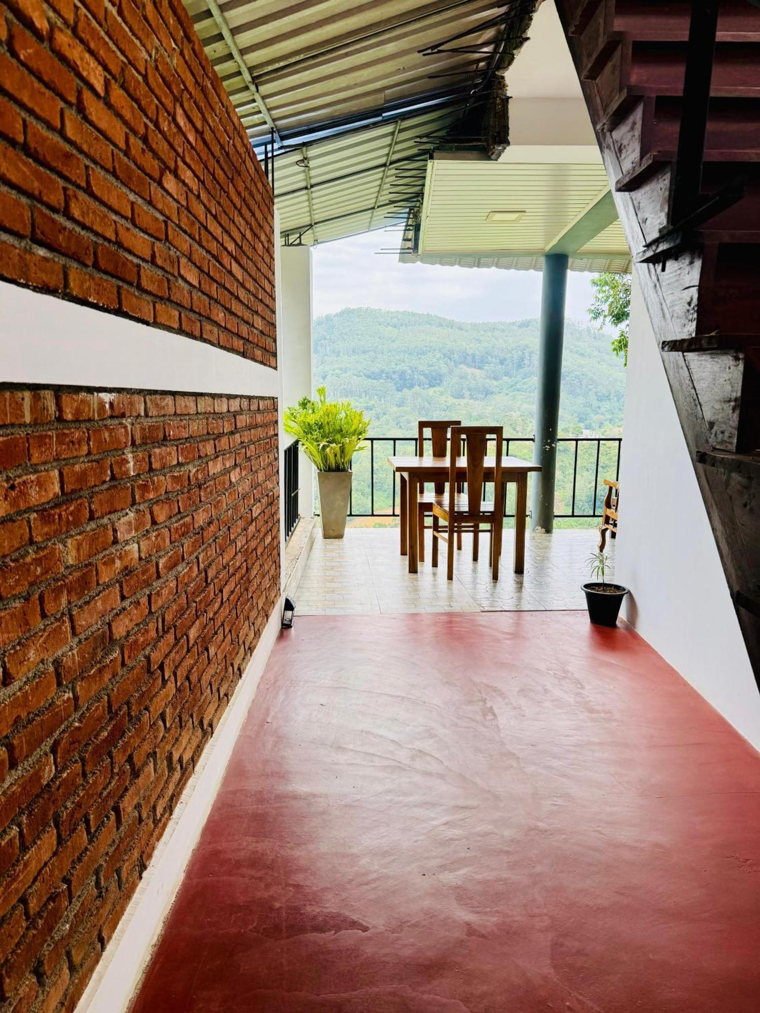 Homestay Will Guest Ella
