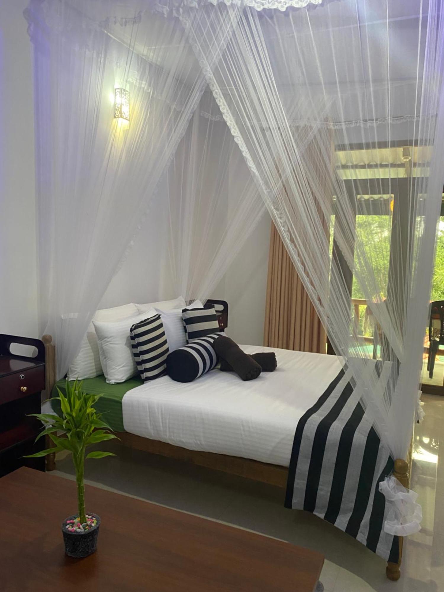 Cozy Waterfall Road Hotel