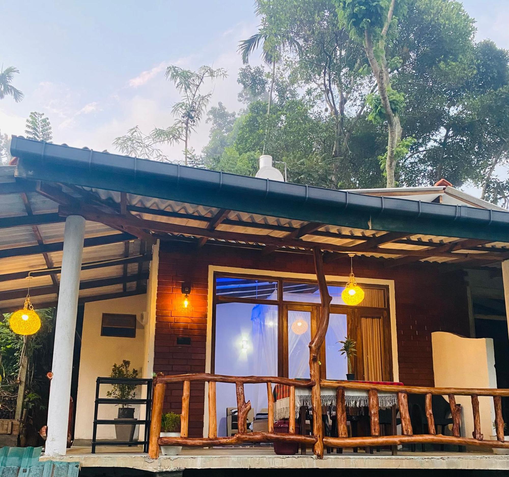 Hotel Cozy Waterfall Road