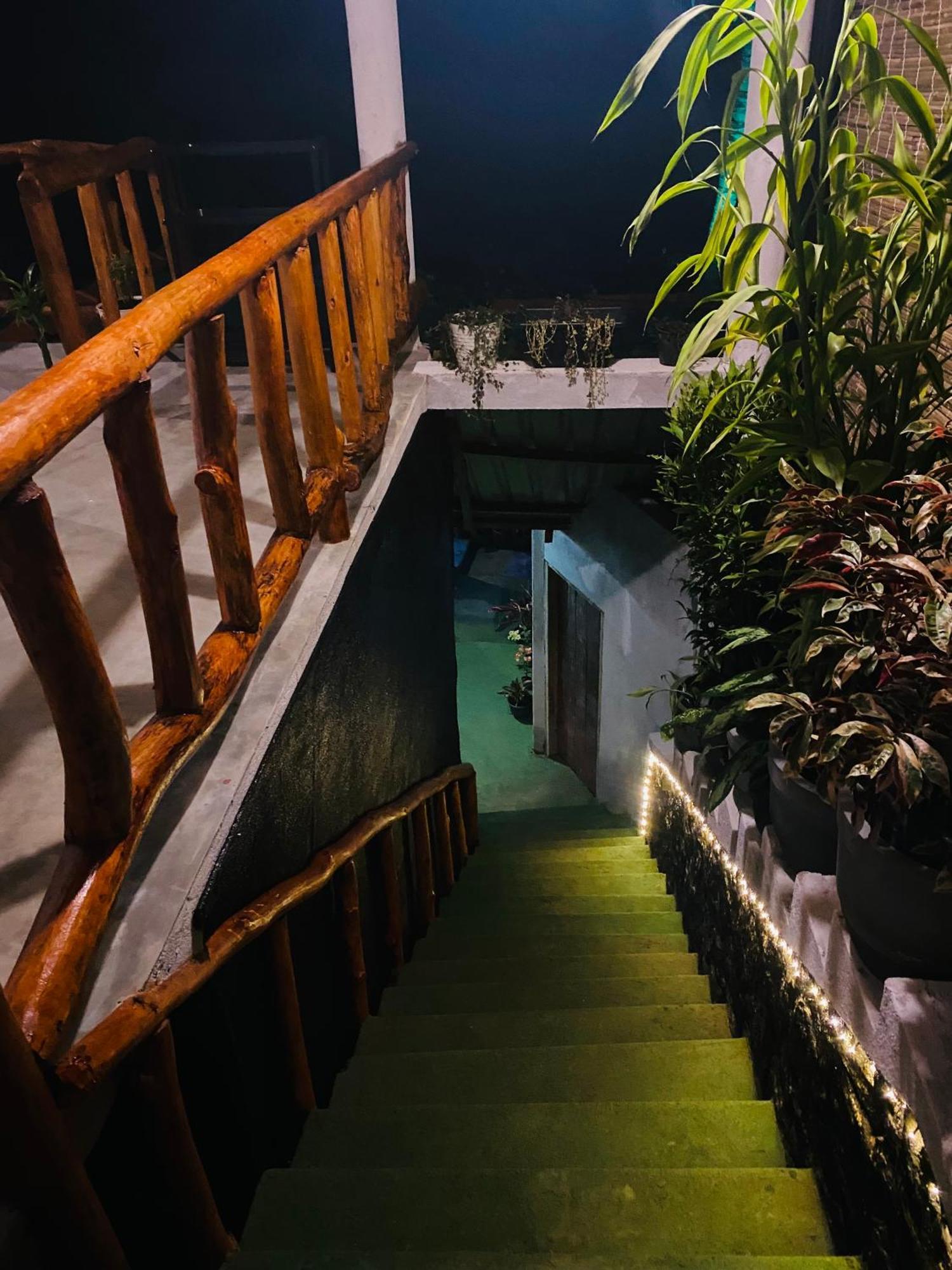 Hotel Cozy Waterfall Road