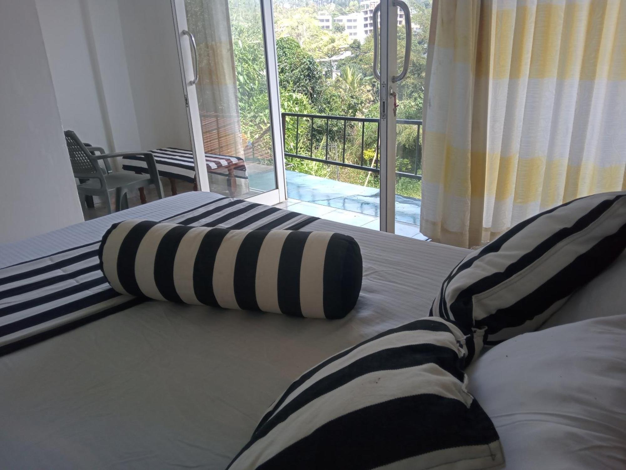 Bed & Breakfast Shalomi Nine Arch Bliss