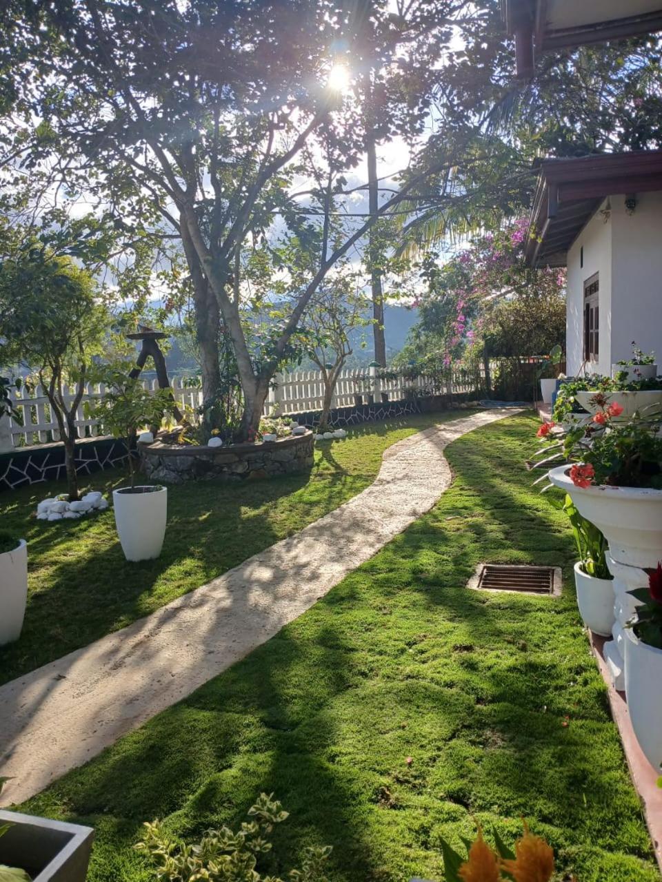 Nine Arch Gap Guest house *