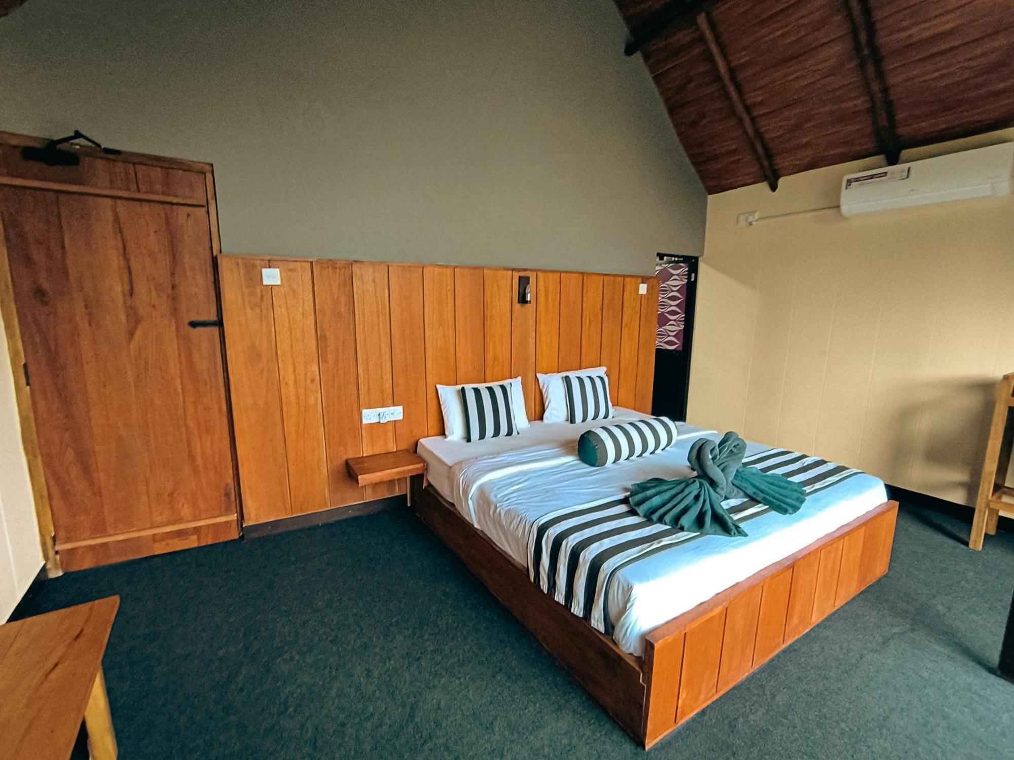 Bed & Breakfast Lovers View