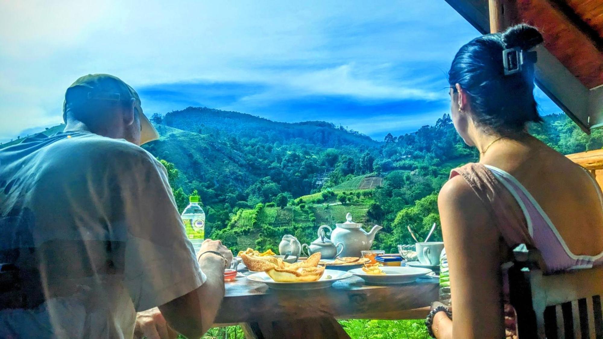 Bed & Breakfast Lovers View Ella
