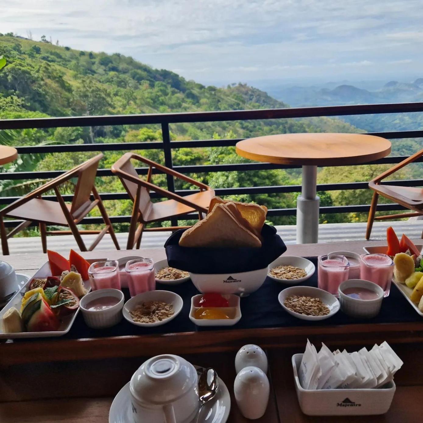 Majentra Resort *