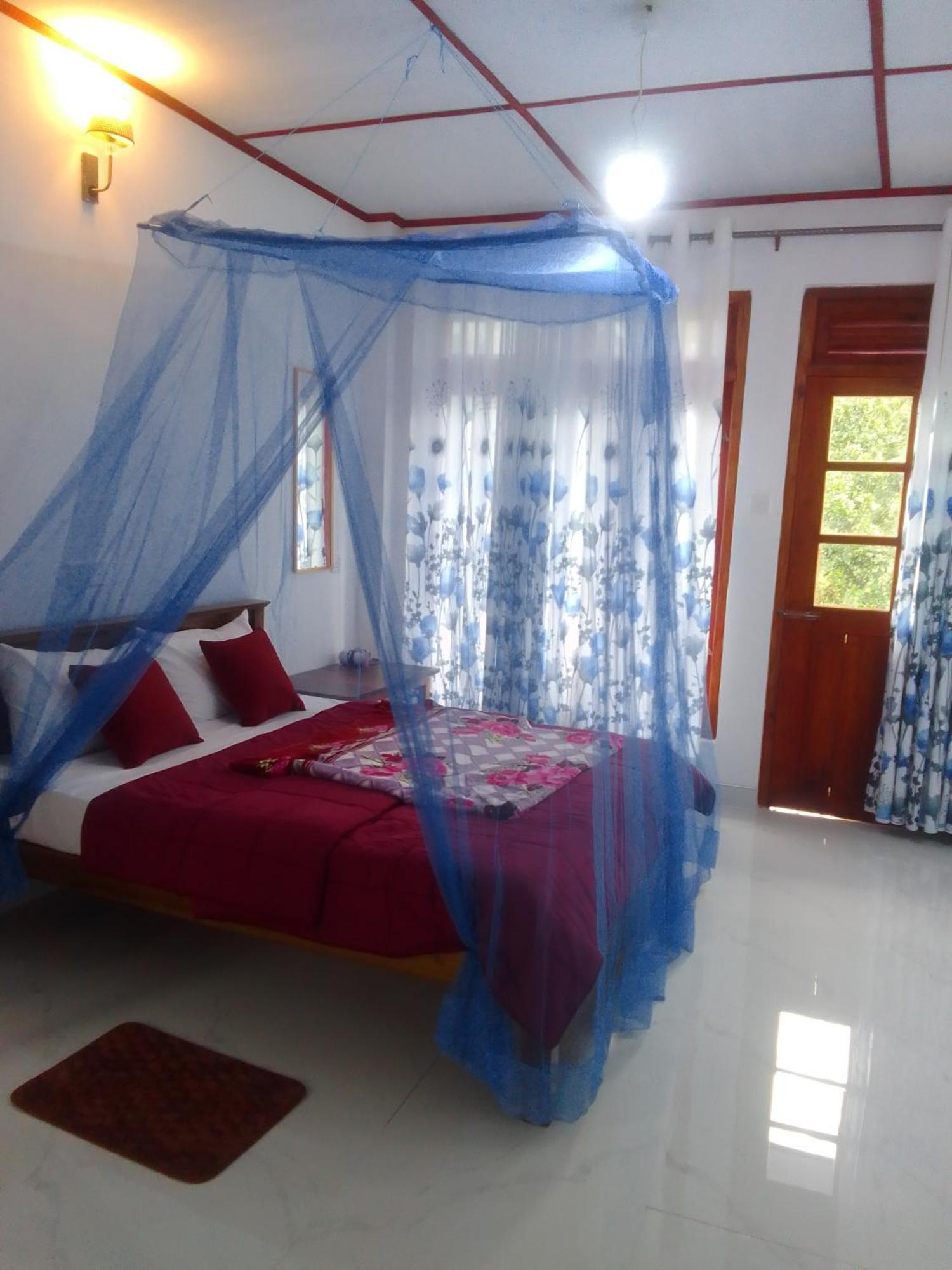 Nature's Glow And Restaurant Homestay *