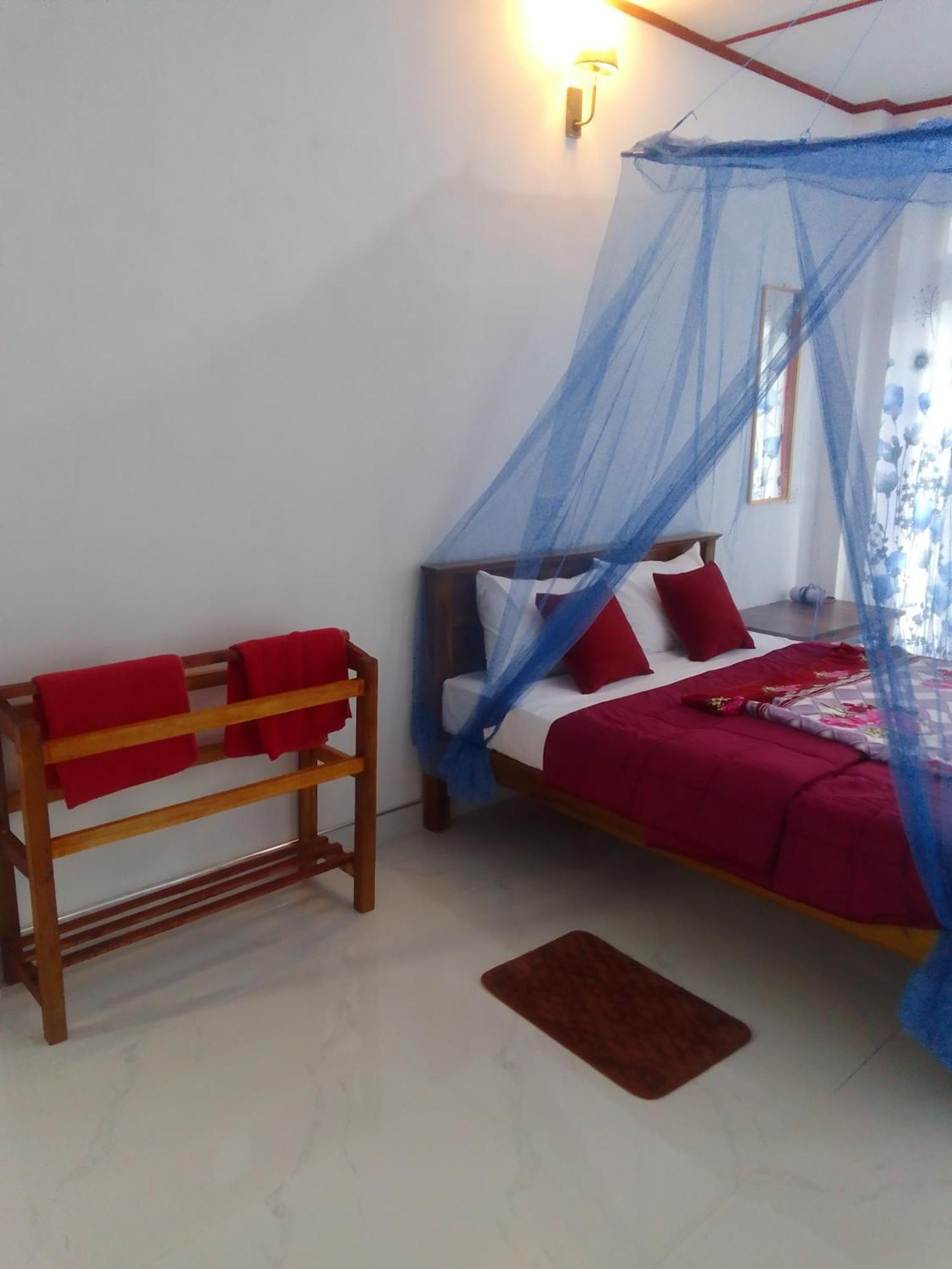 Nature's Glow And Restaurant Homestay Ella