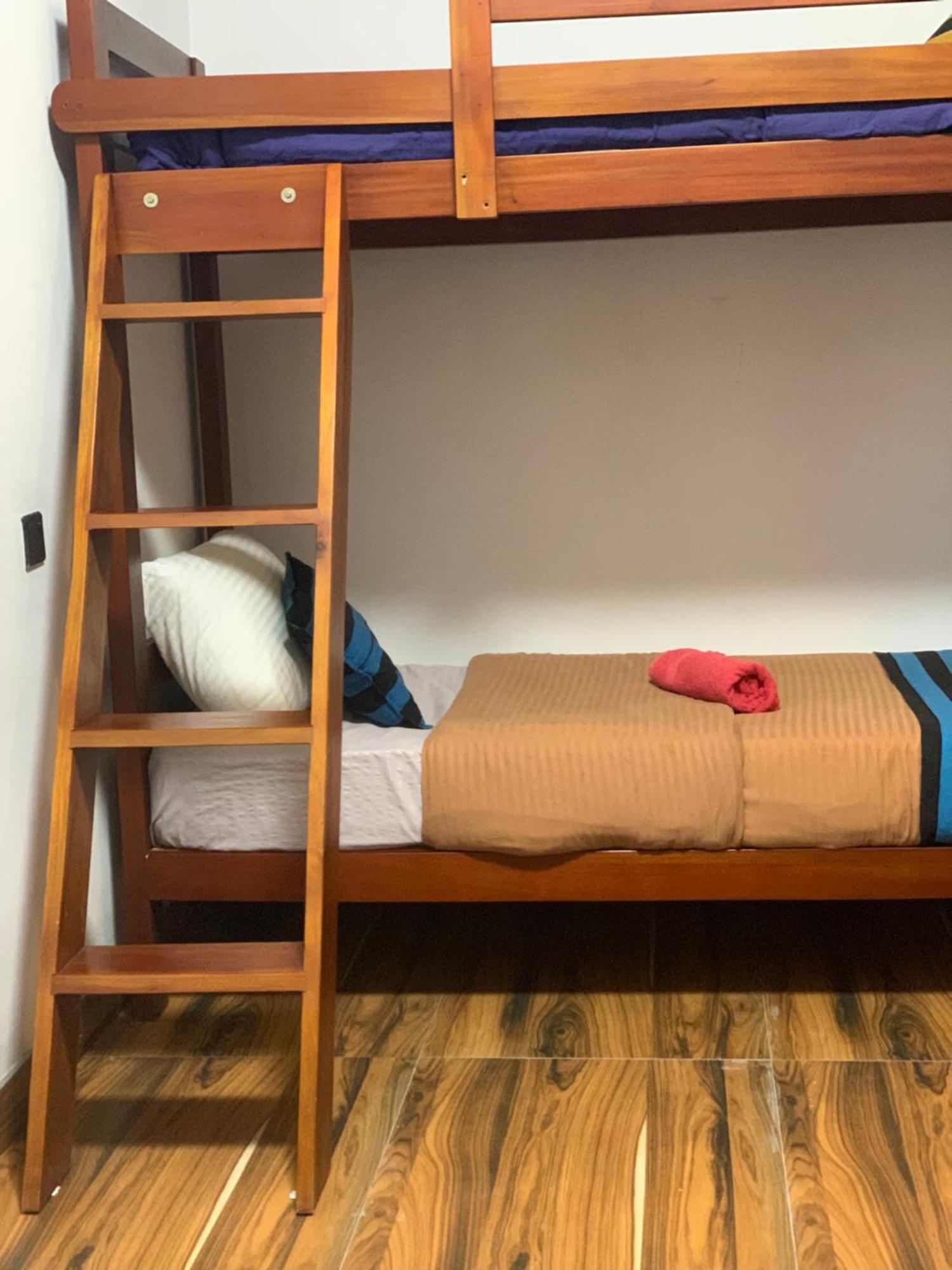 Hostel Noname And Cafe