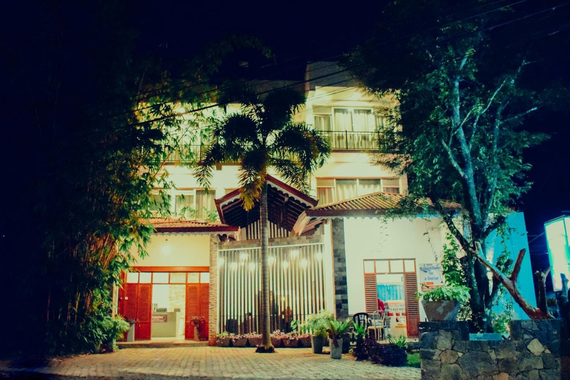 Luna Hotel