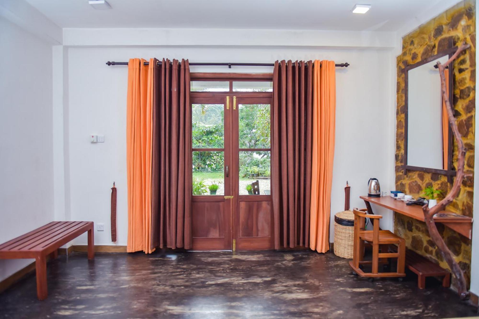 Hotel The 2*