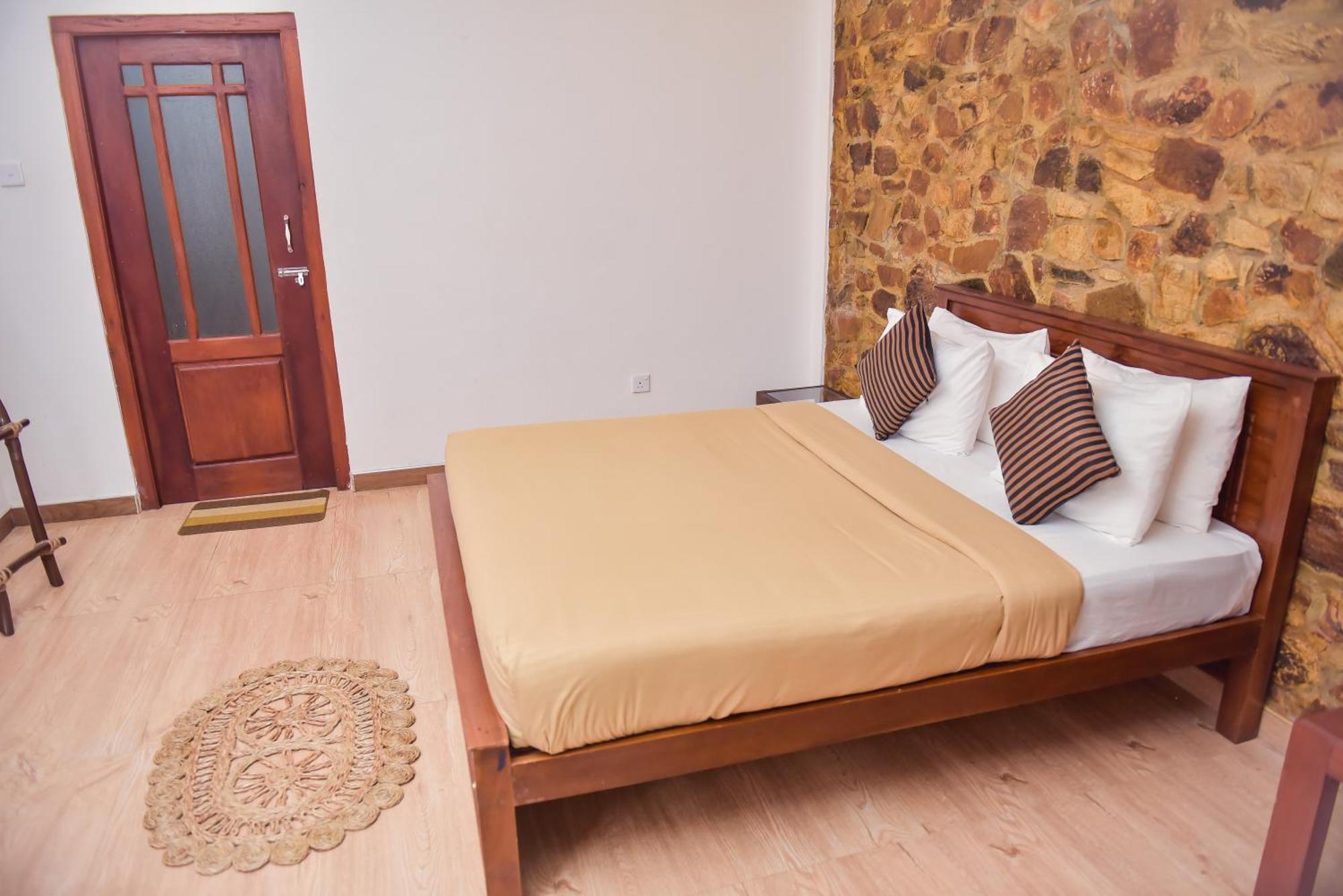 The Hotel 2*