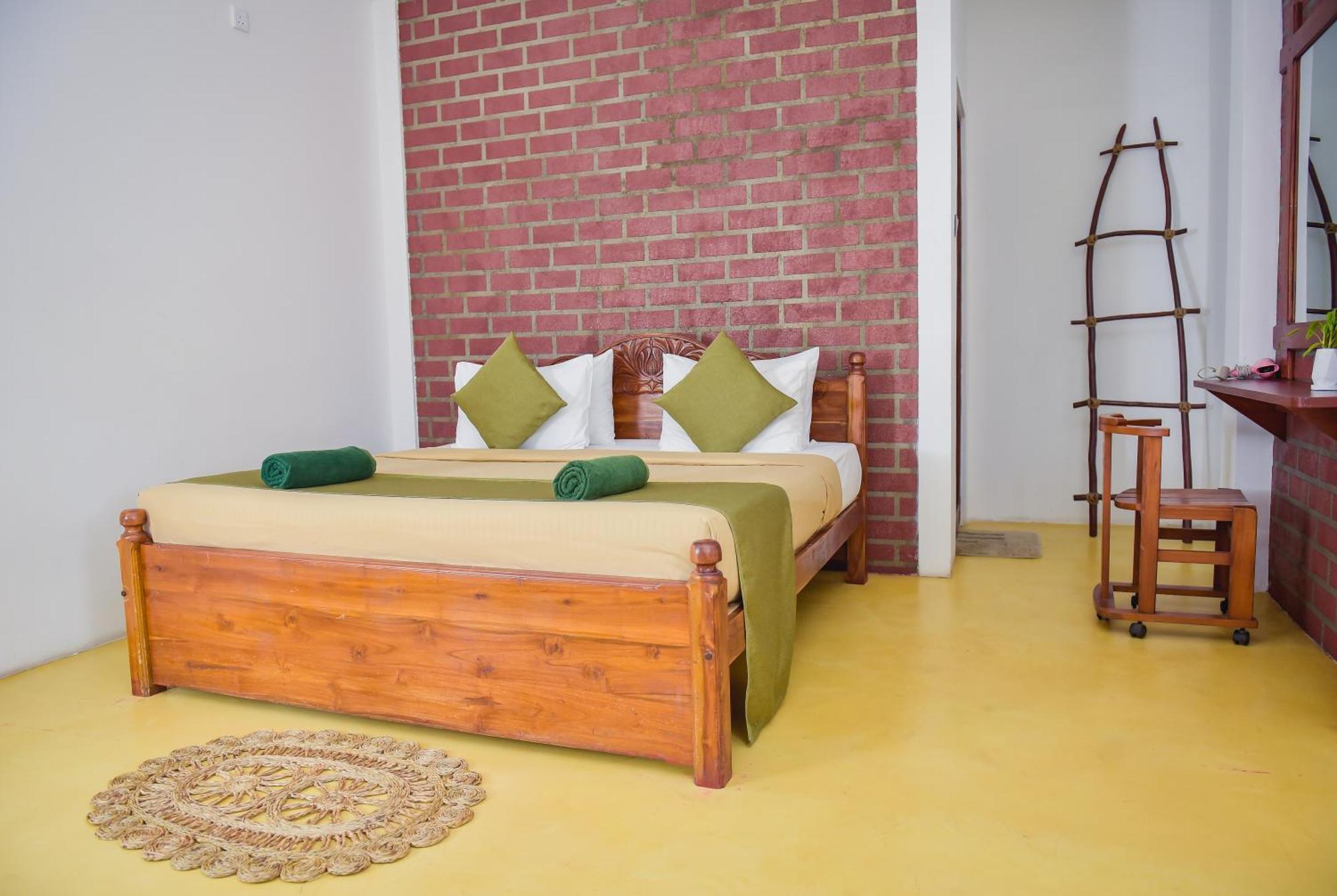Hotel The 2*