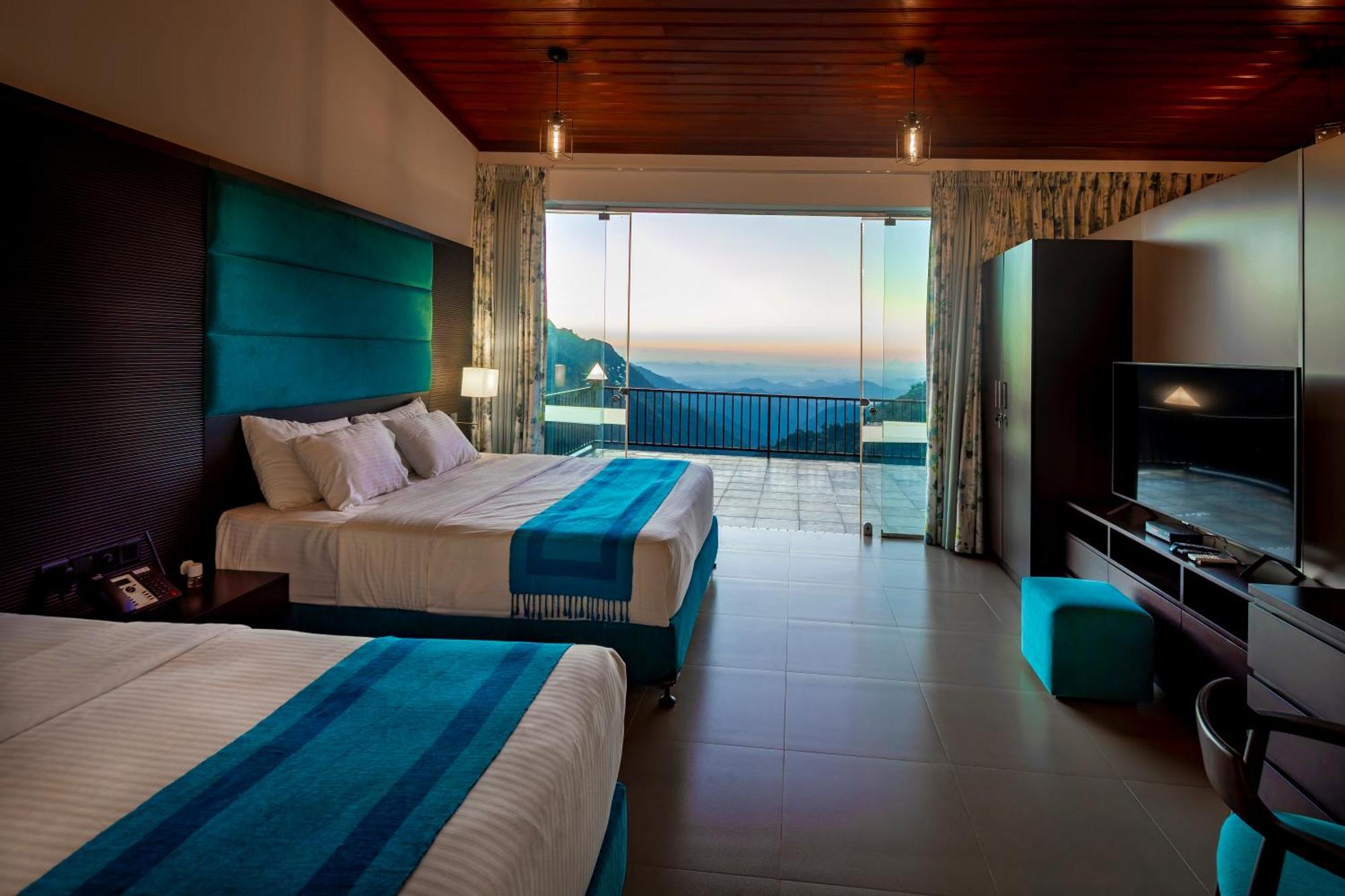 The Pinnacle Hotel 4*