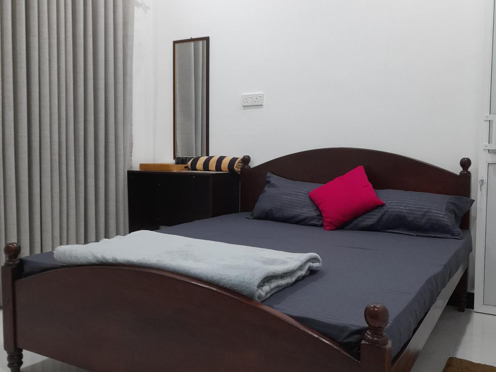 Hotel Thenulya Ella