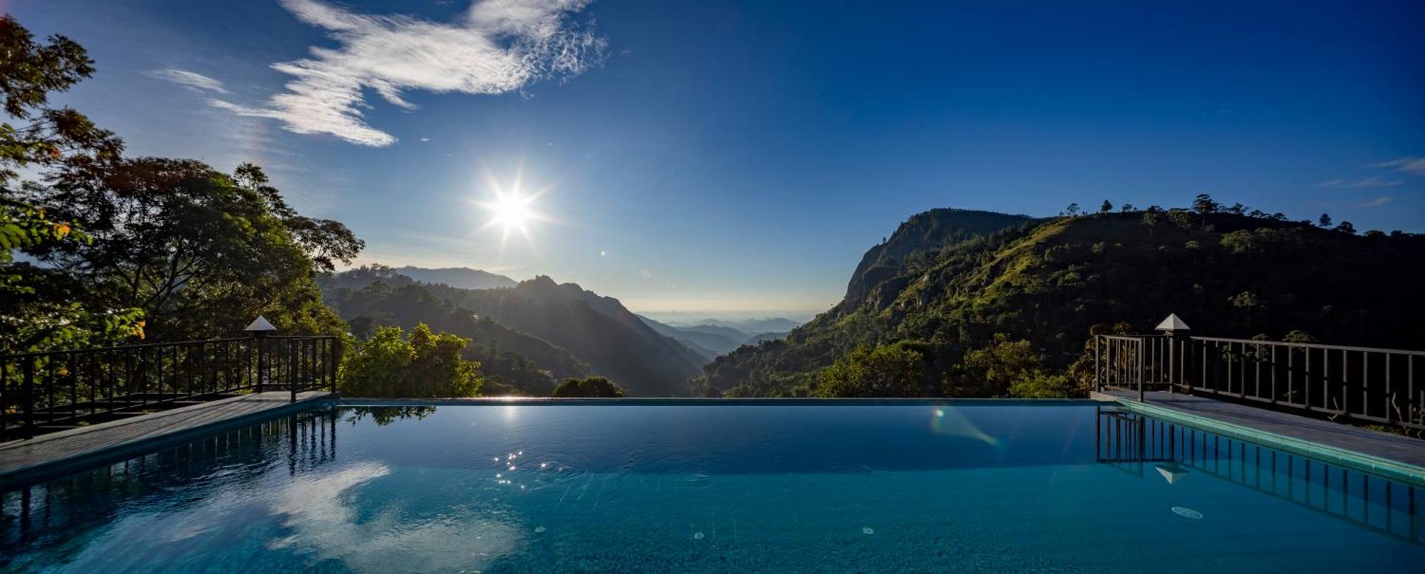 The Pinnacle Hotel 4*