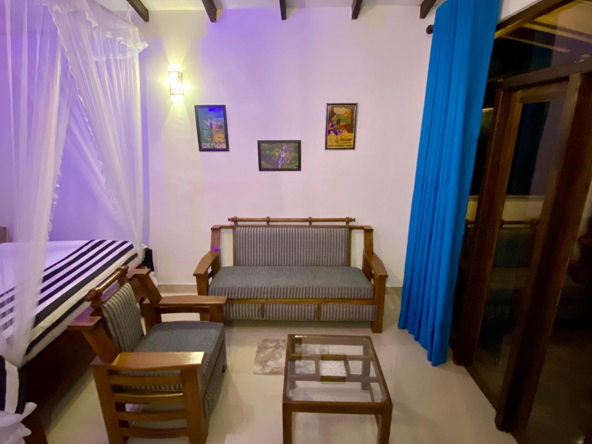 Cozy Waterfall Road Hotel