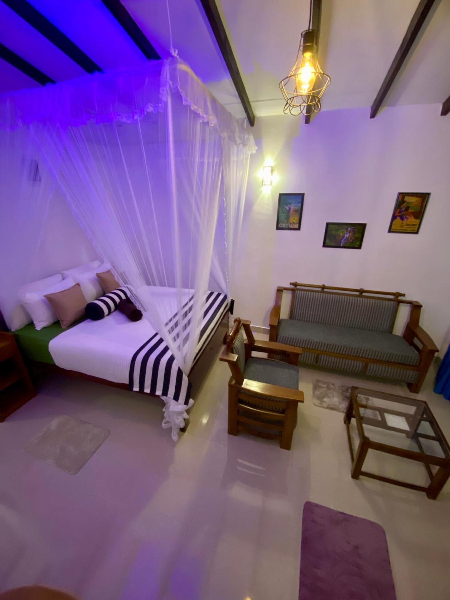 Hotel Cozy Waterfall Road