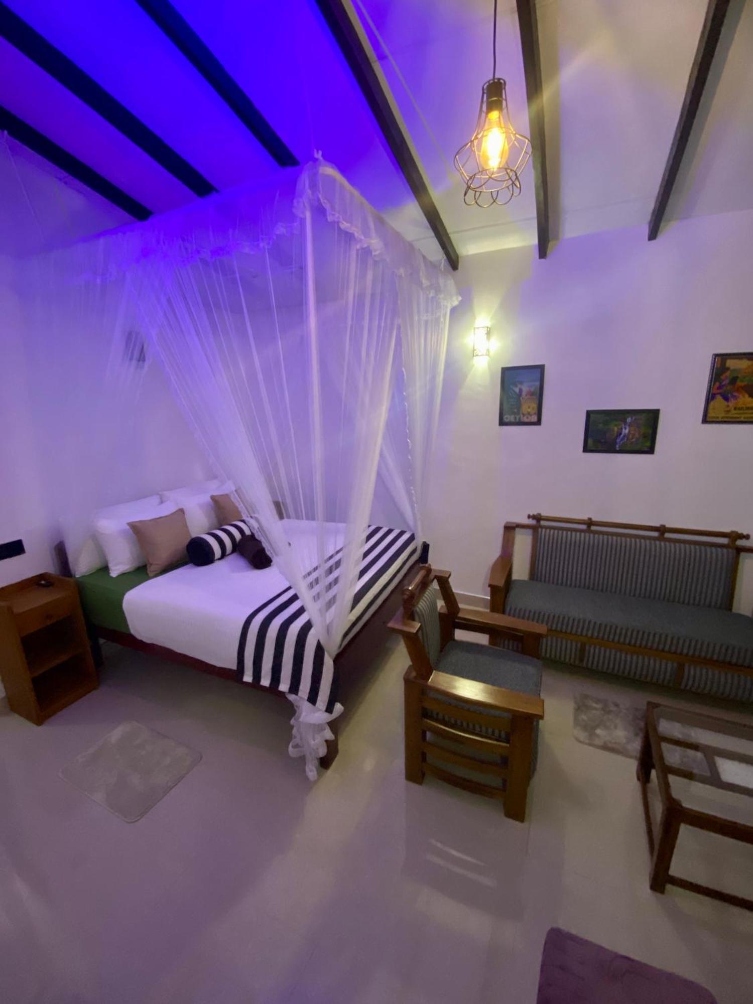 Cozy Waterfall Road Hotel *