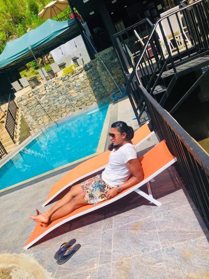 Hotel Deck Ella