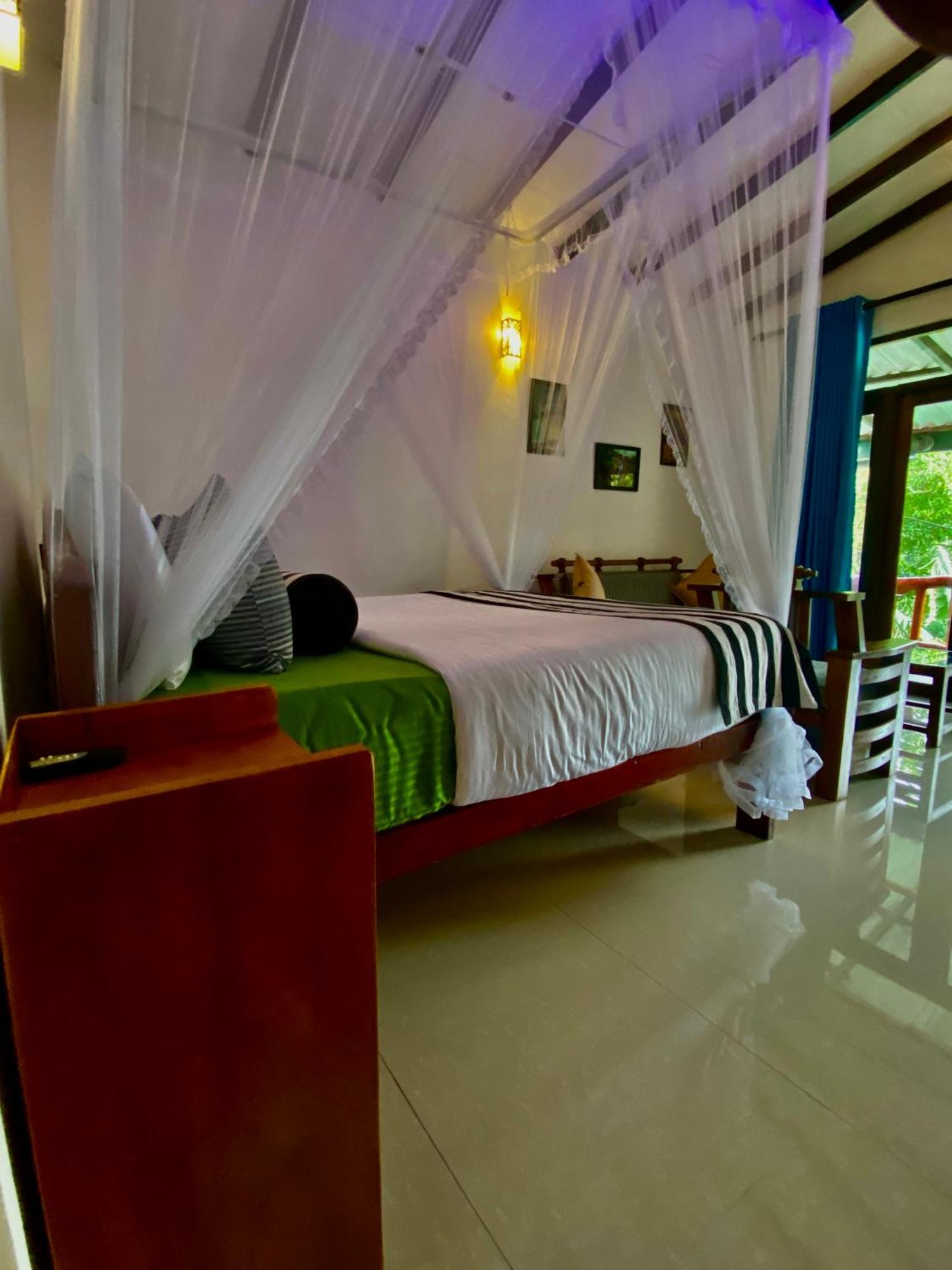 Cozy Waterfall Road Hotel *