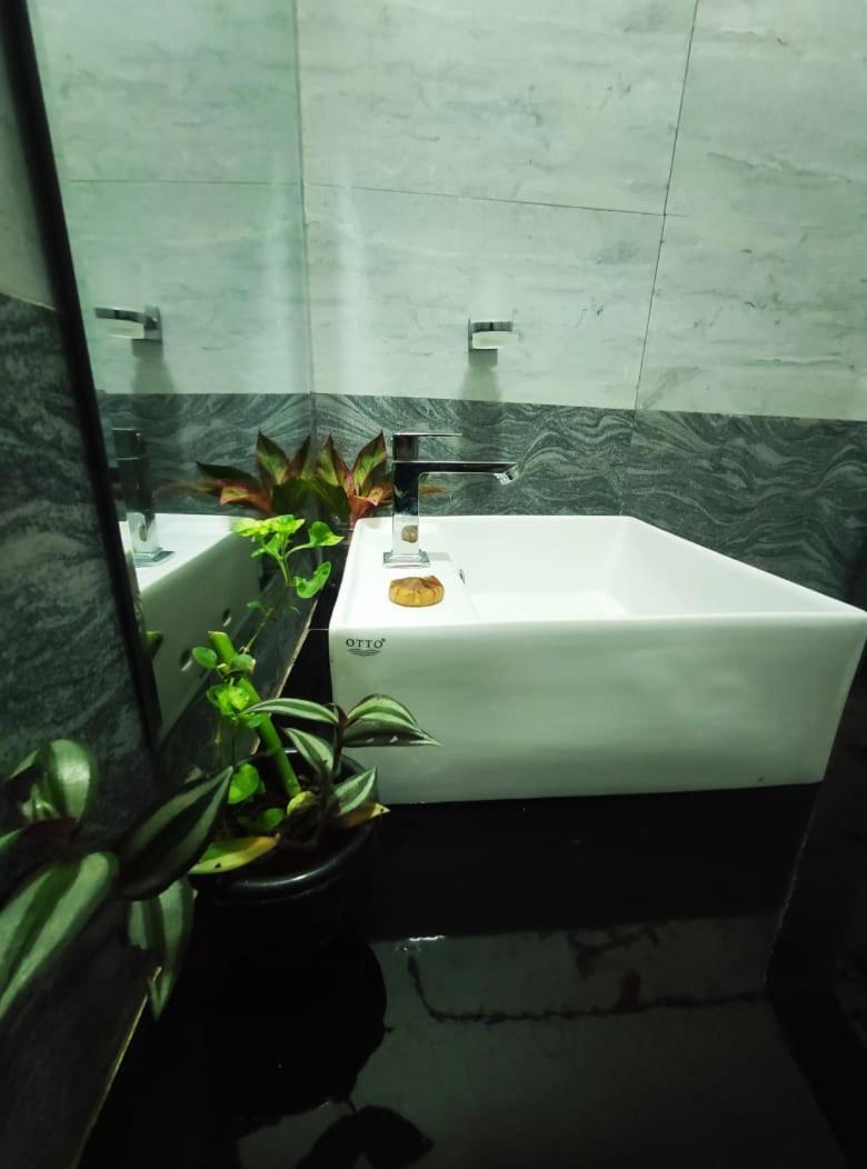 Kai Kazee Hotel Ella