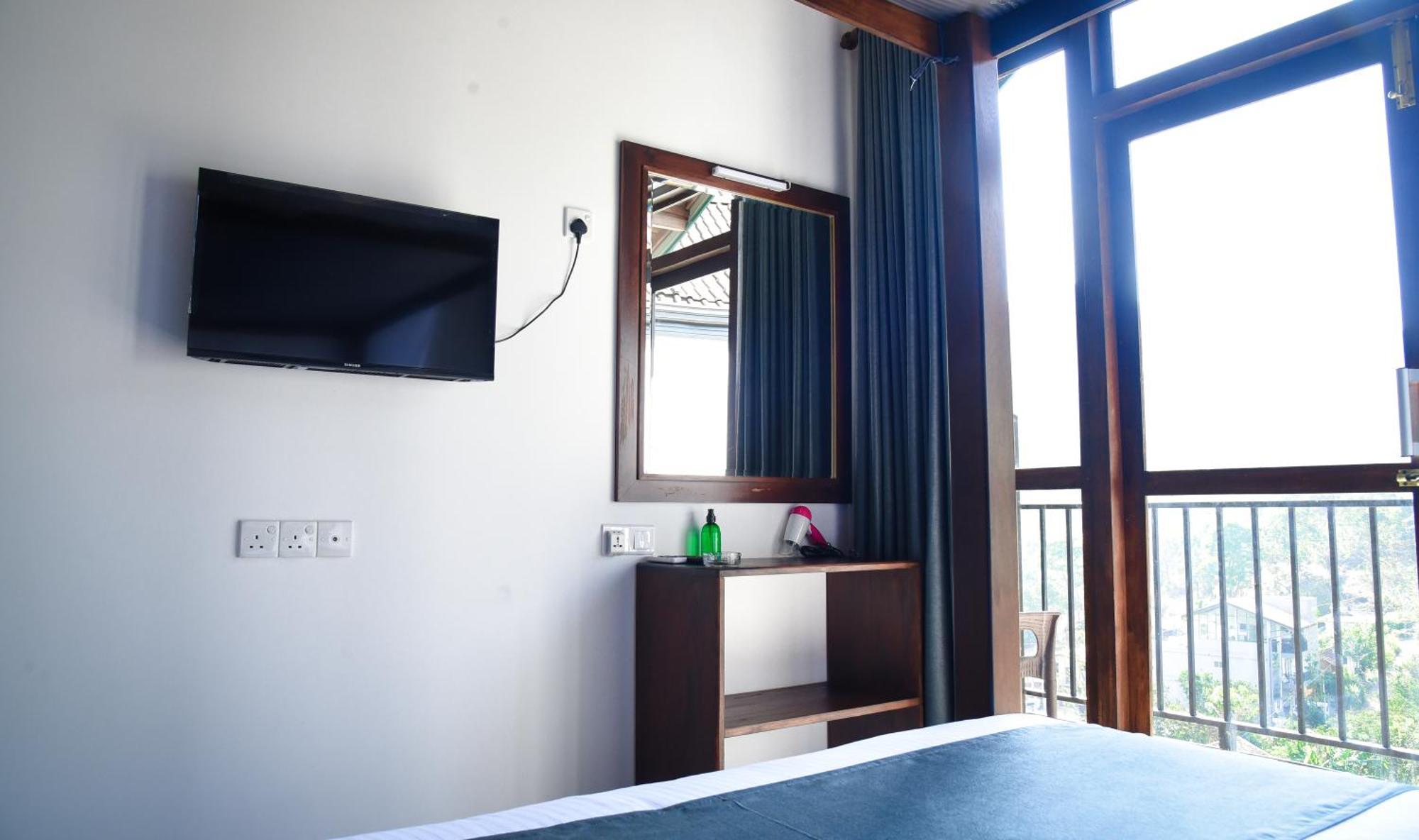 Ever Breeze Hotel 2*