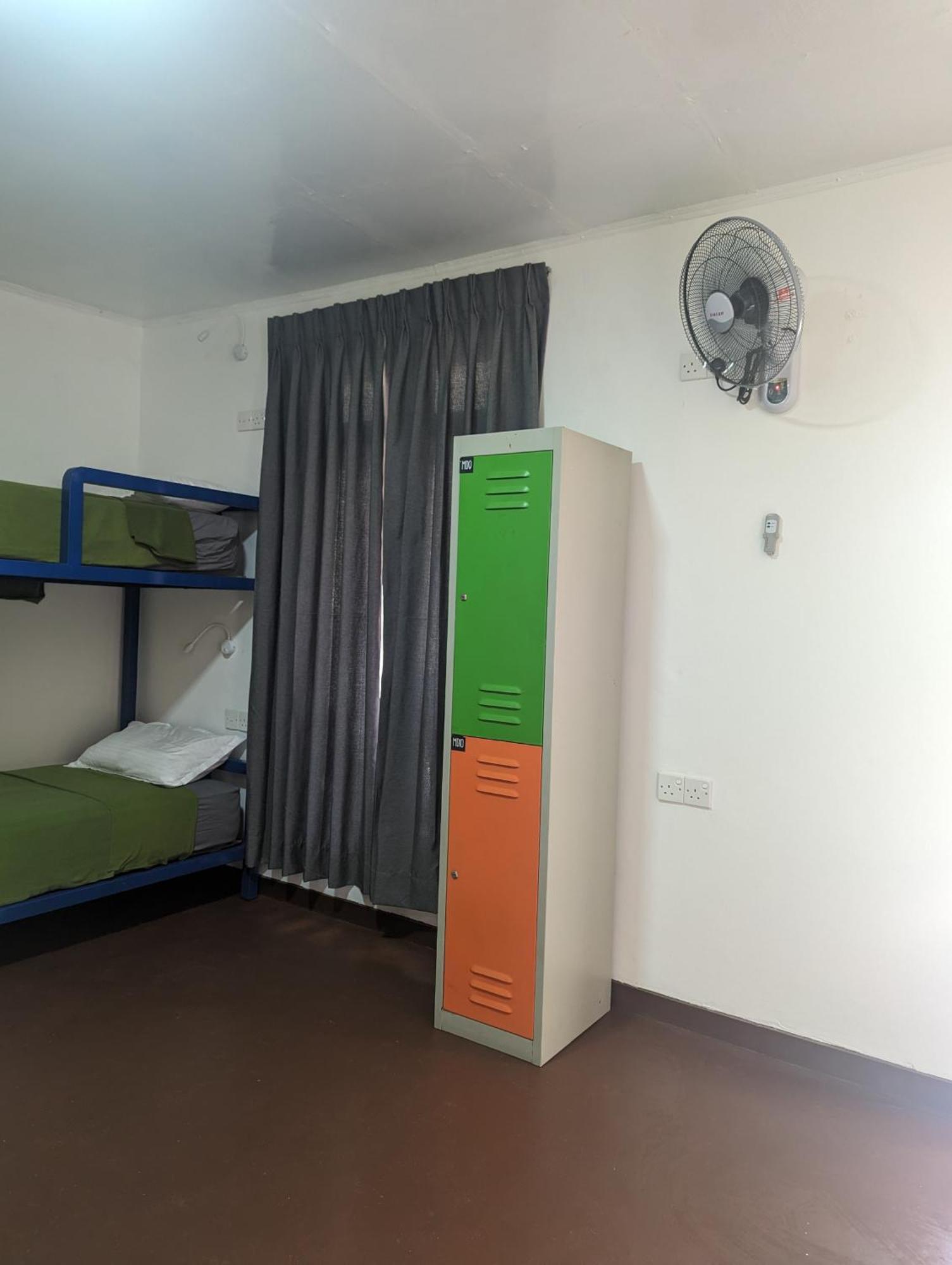 Hostel Hive - *